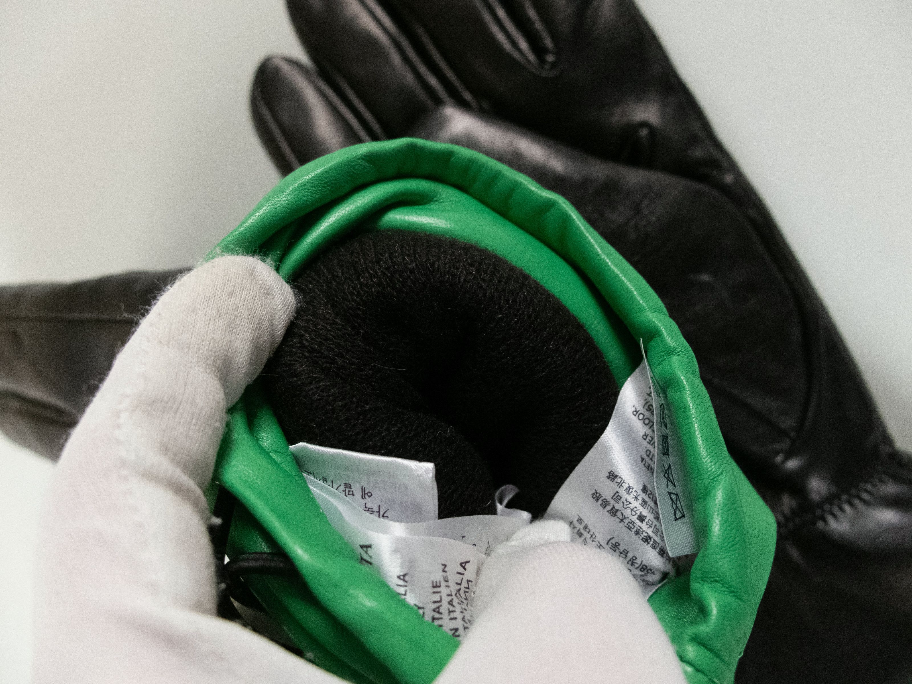 Bottega Veneta BOTTEGA VENETA black & green leather gloves 8.5 Small q Size ONE SIZE - 7 Thumbnail