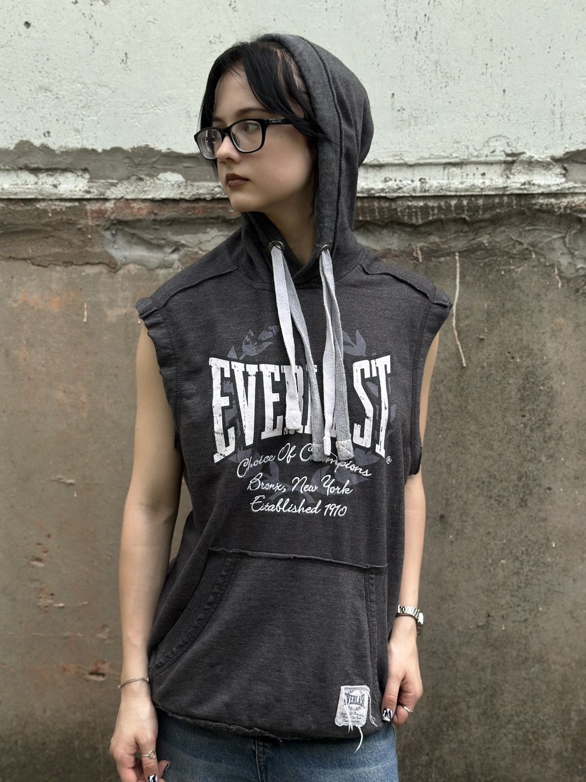 Everlast VTG Everlast Tank Top With Hood Size M Sportwear 00s USA Size US M / EU 48-50 / 2 - 1 Thumbnail