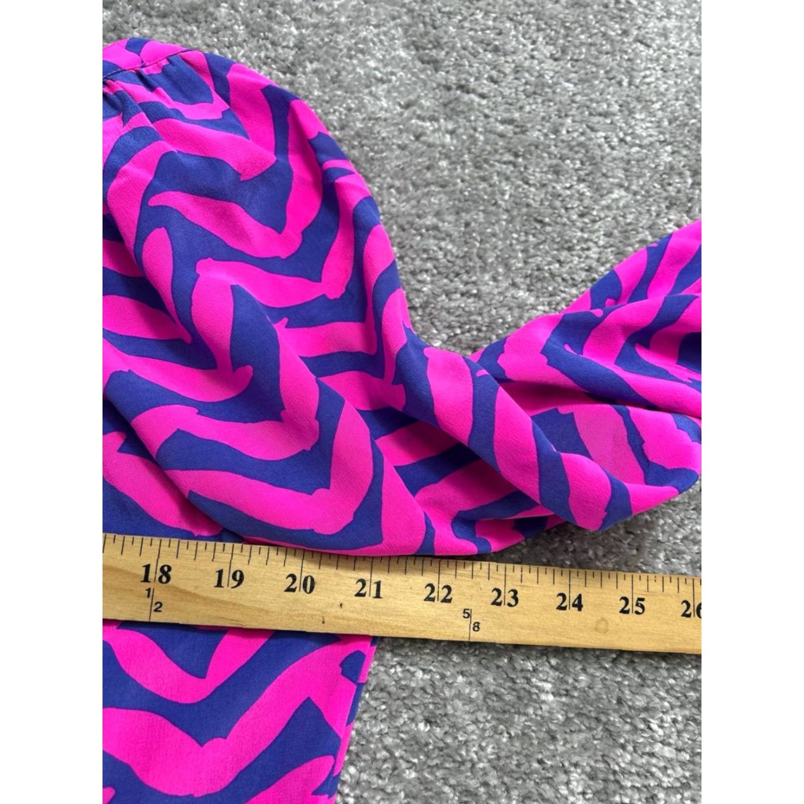 Lilly Pulitzer I Got Lucky Pop Moxy Blouse Top Womens L Pink Silk Graphic Split Neck Pullover Casual Shirt Blouse Ladies