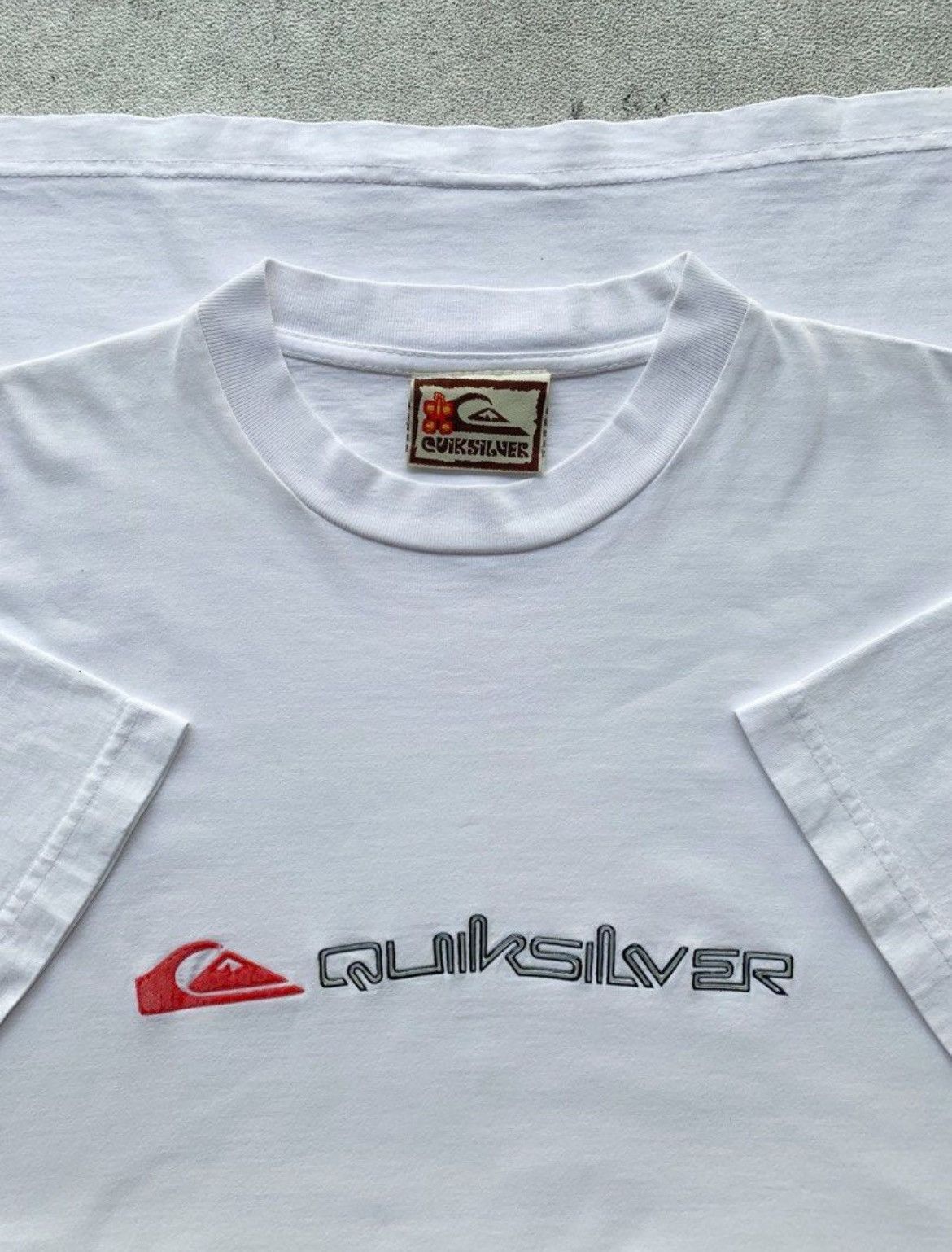 Quiksilver Beautifull Vintage Quiksilver Embroyed Logo T-shirt Size US L / EU 52-54 / 3 - 1 Thumbnail