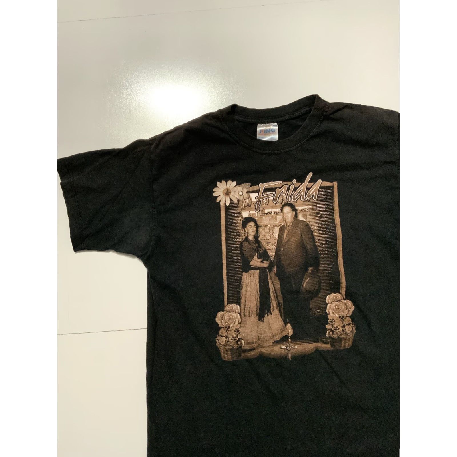 Vintage VINTAGE Frida Kahlo Diego Rivera Mexican Latin Art Artists Graphic S/S T-Shirt L Black Mens T-Shirt Art 90s? Size US L / EU 52-54 / 3 - 4 Thumbnail