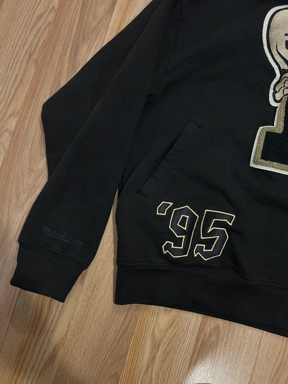 Mitchell & Ness Mitchell & Ness Toronto Raptors Dropout pullover hoodie Size US M / EU 48-50 / 2 - 4 Thumbnail