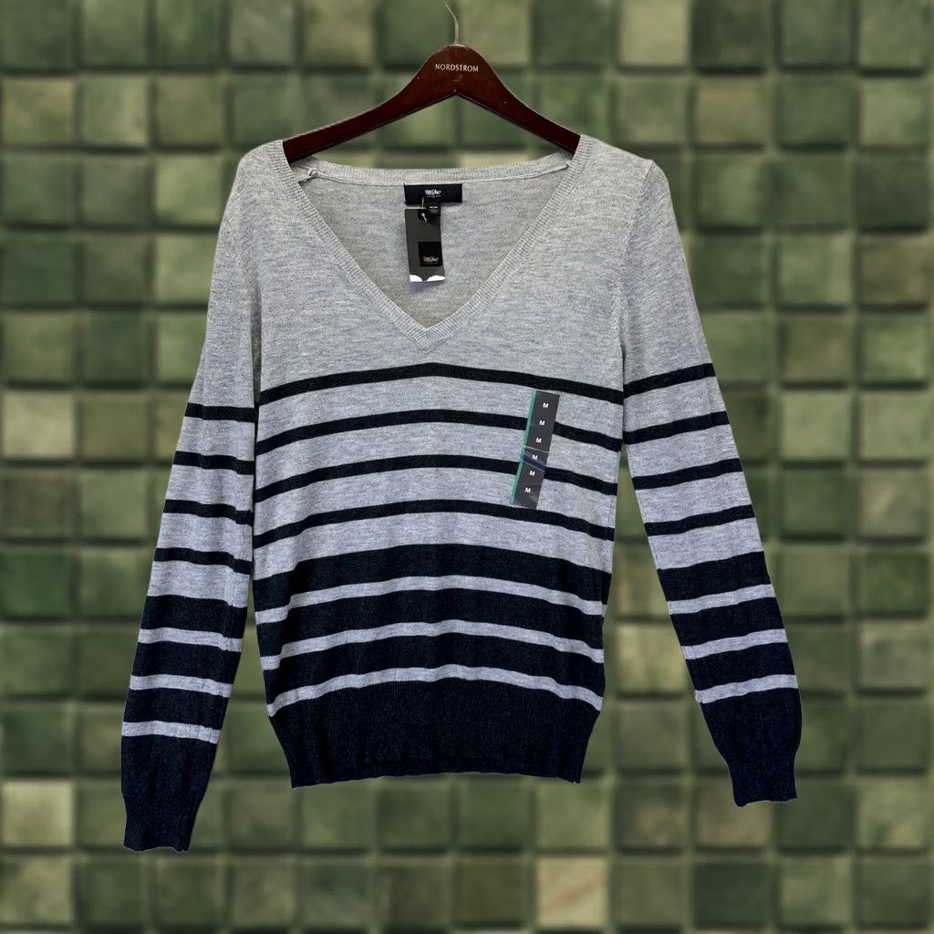 Mossimo Mossimo Gray V-Neck Knit Long Sleeve Thin Sweater Womens M NWT-5508 Size M / US 6-8 / IT 42-44 - 1 Thumbnail