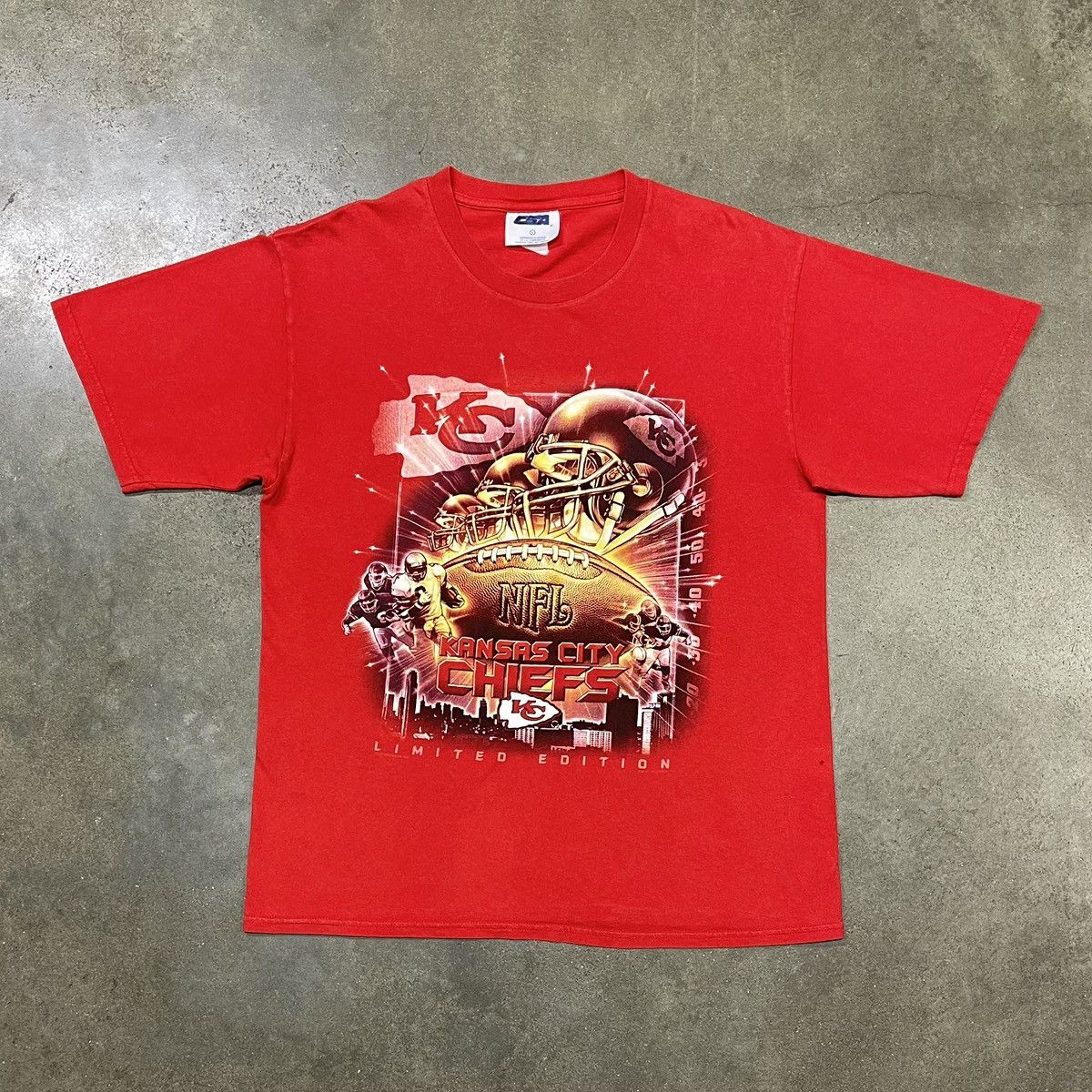 Vintage Vintage KC Kansas City Chiefs NFL Football Graphic Tshirt Size US L / EU 52-54 / 3 - 1 Thumbnail