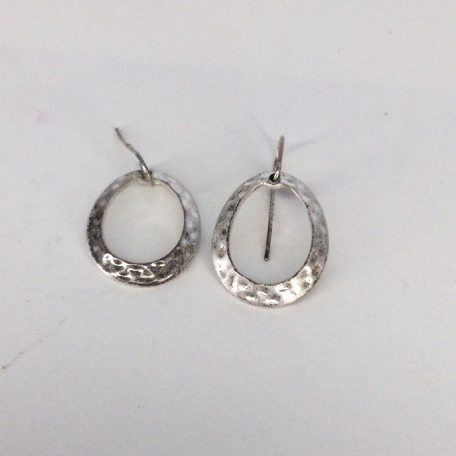 Other Silver Tone Small Vintage 1980's Hammered Oval Earrings Size ONE SIZE - 14 Thumbnail