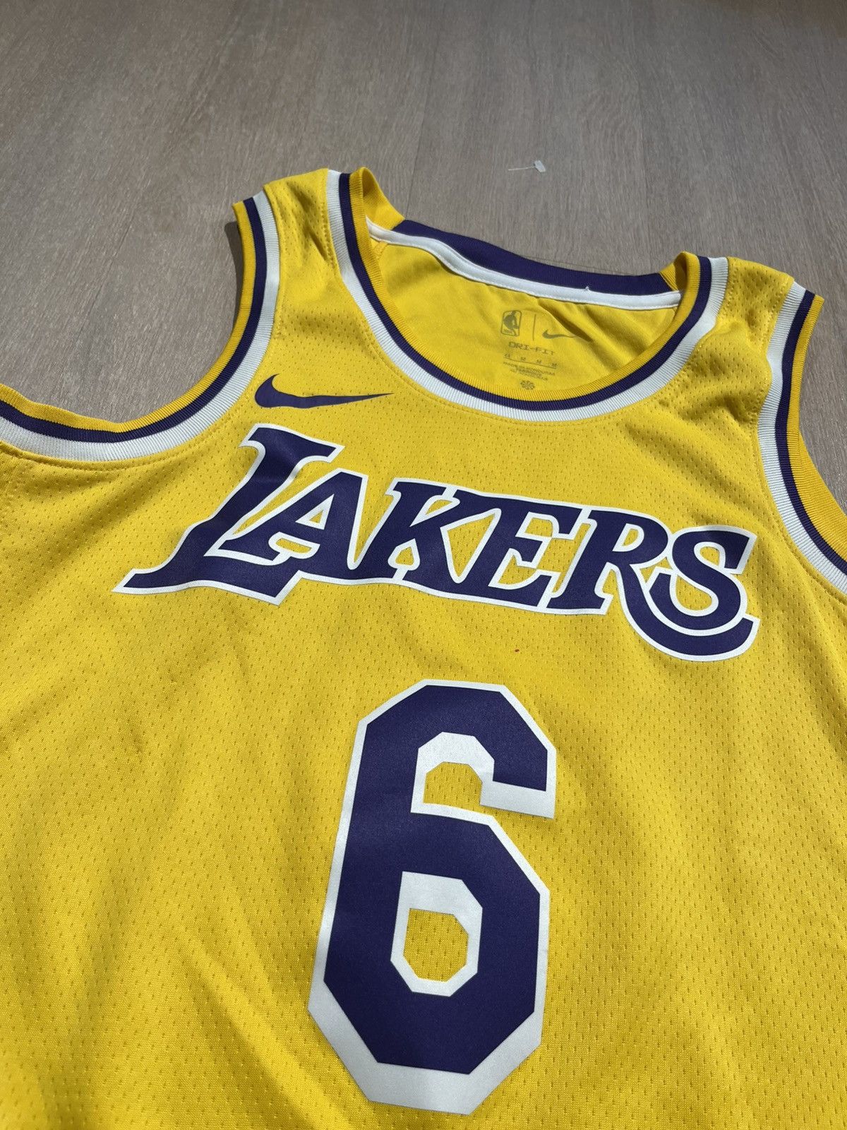 NBA Lebron James Jersey Medium 44 Size US M / EU 48-50 / 2 - 3 Thumbnail