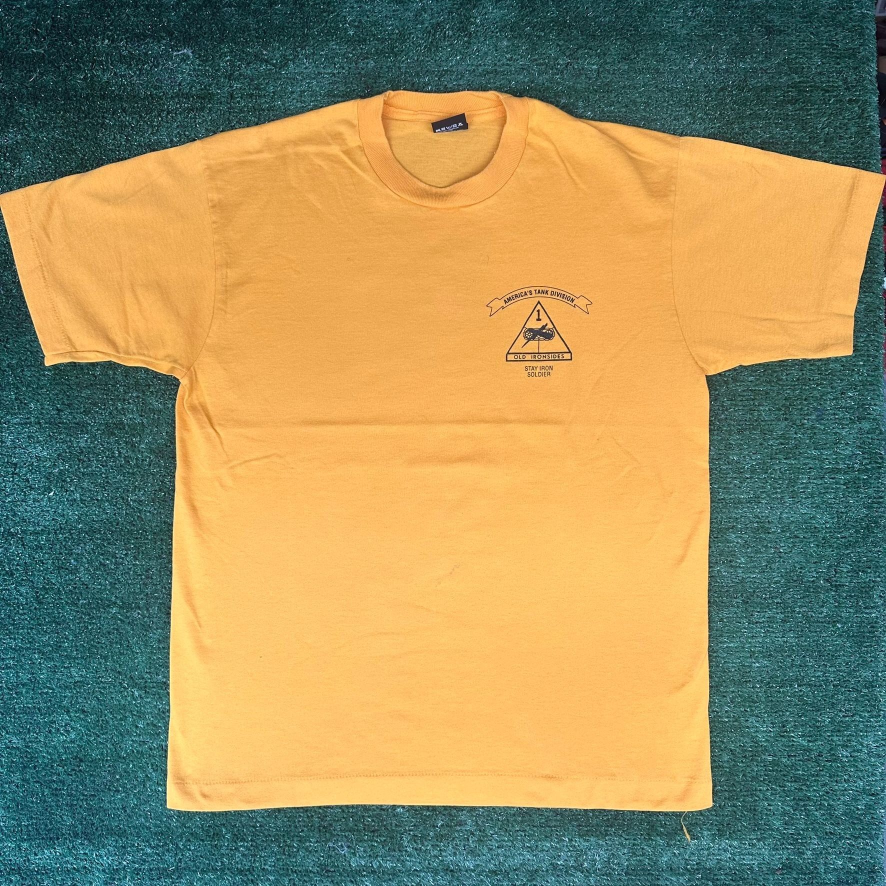 Vintage Vintage 80s US Army 1st Armored Division T-Shirt Military Ol Size US L / EU 52-54 / 3 - 1 Thumbnail