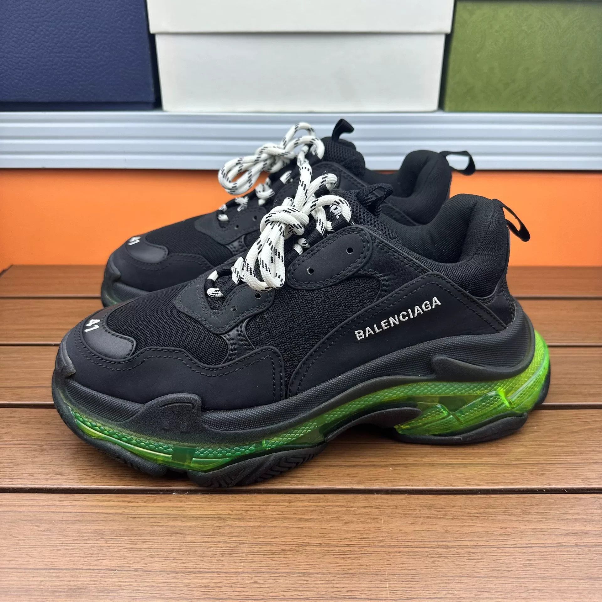 Balenciaga Balenciaga Green Lowtop Sneakers 8 Men Size US 8 / EU 41 - 1 Thumbnail