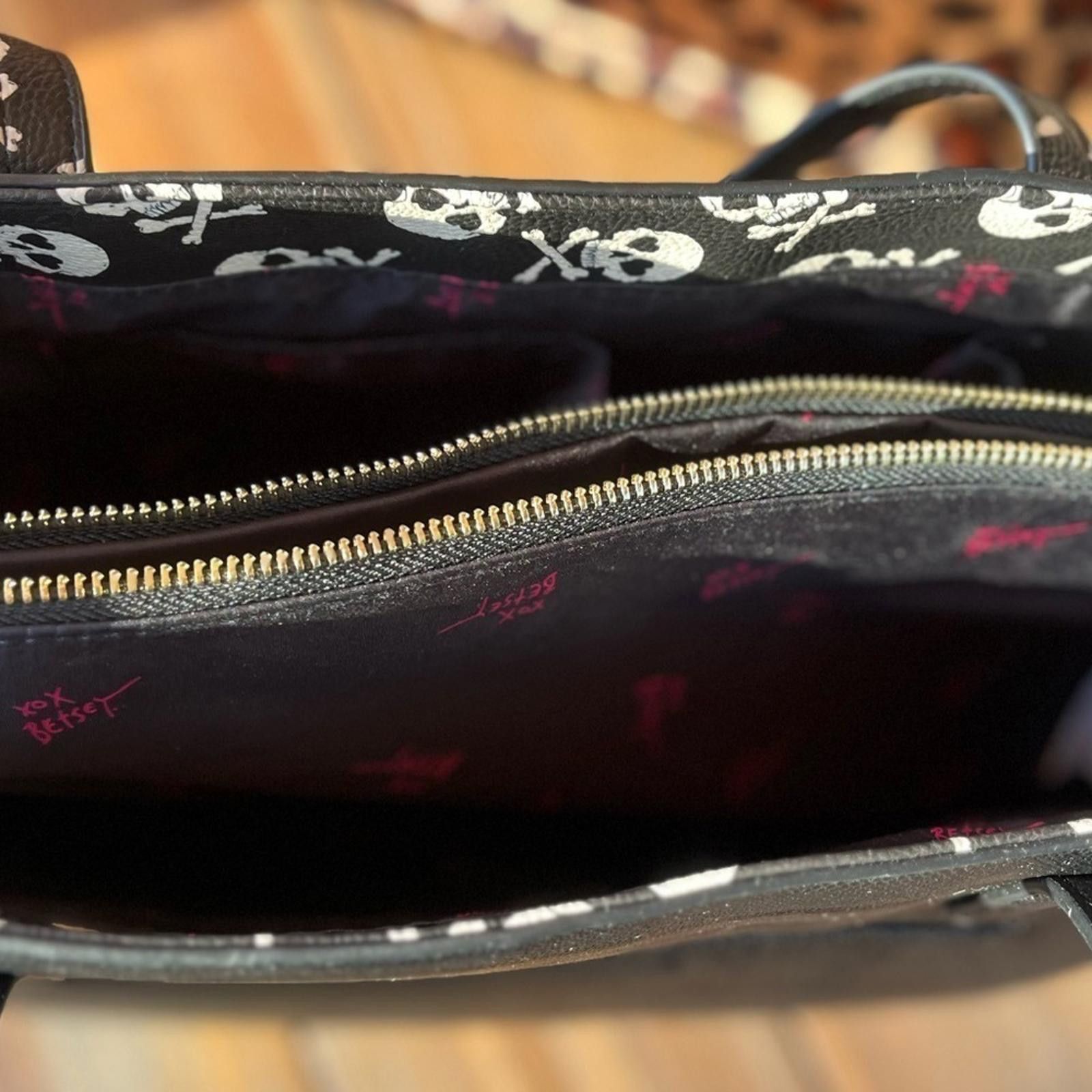 Betsey Johnson Betsey Johnson Xoval Velour Crossbody Bag & Removable Pouch Size ONE SIZE - 4 Thumbnail