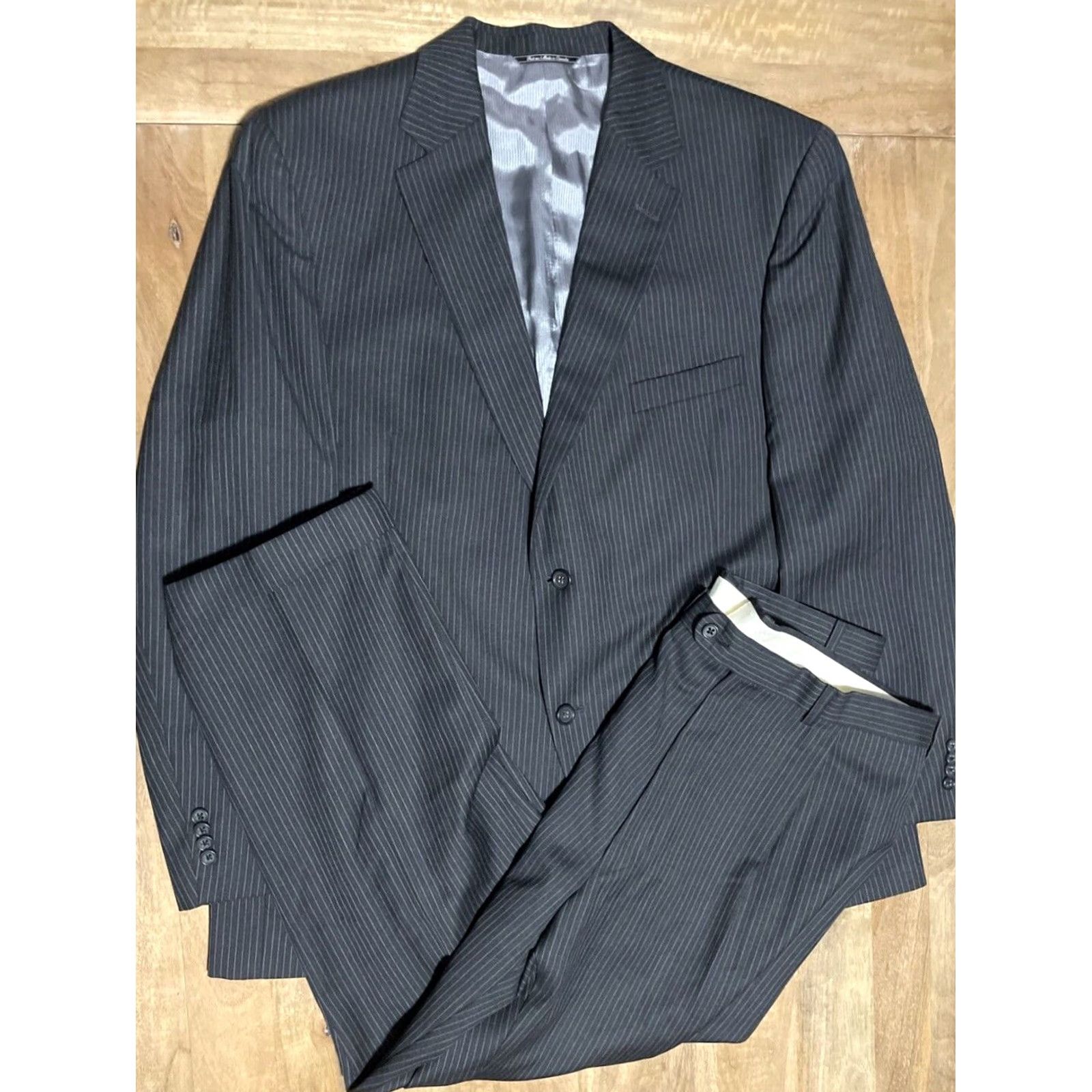 Jack Victor VINTAGE Jack Victor 2 Piece Dark Gray Pinstripe Suit Mens 46R Sport Jacket 40x28.5 Trousers Size US 30 / EU 46 - 2 Thumbnail