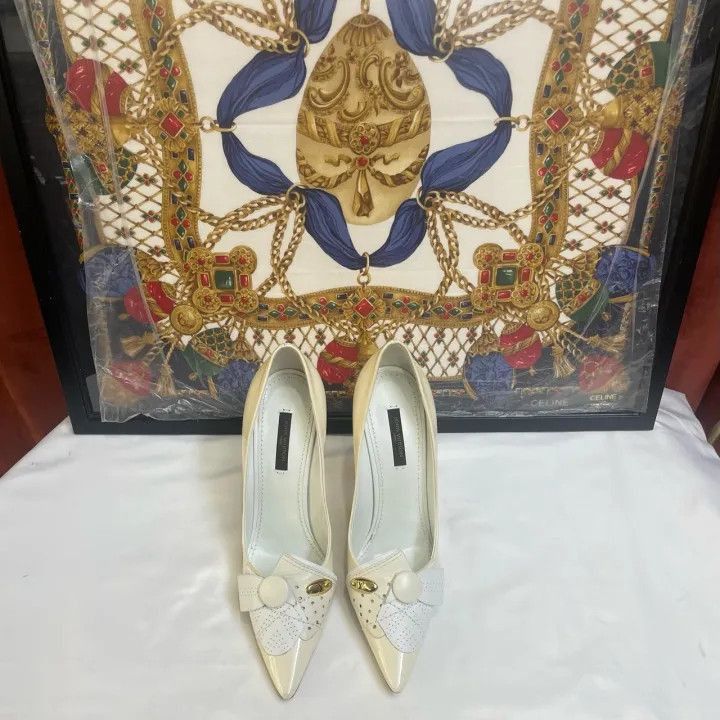 Louis Vuitton Louis Vuitton White Pointed Toe Heels -2508 Size US 6 / IT 36 - 2 Thumbnail