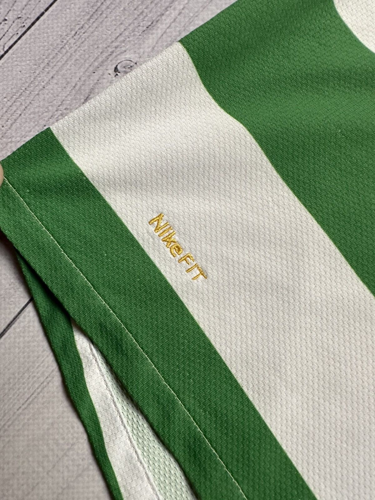 Nike × Vintage Vintage Nike Celtic soccer jersey size M Striped Size US M / EU 48-50 / 2 - 4 Thumbnail