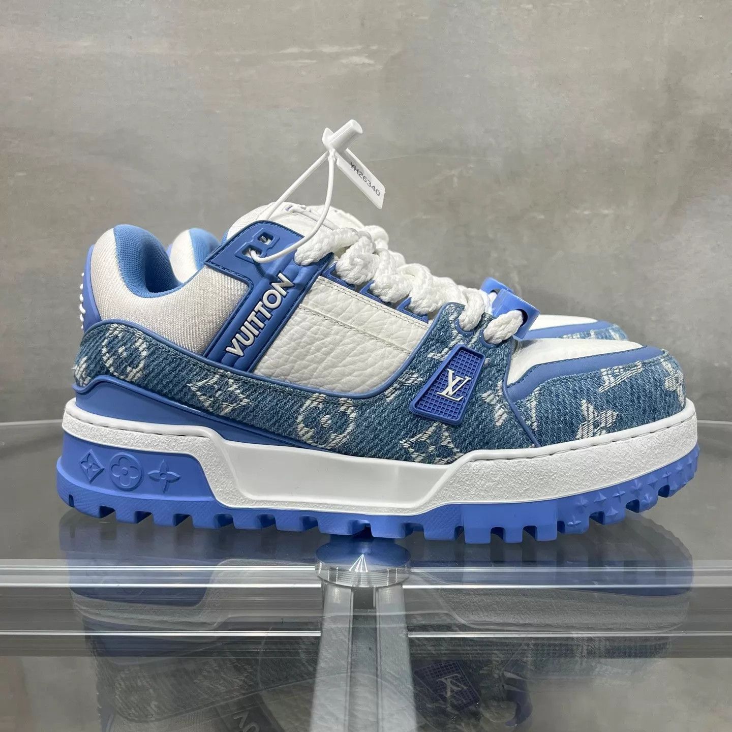Louis Vuitton LV Trainer Maxi White Blue Denim New Worn 1x 40 Size US 7 / EU 40 - 4 Thumbnail