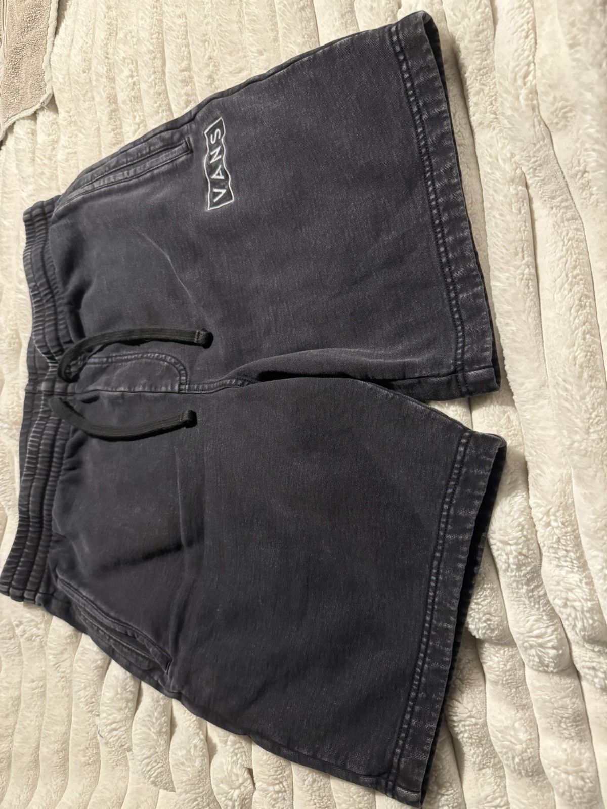 Vans Vans easy wash fleece shorts vintage wash black embroidered Size US 35 - 5 Thumbnail