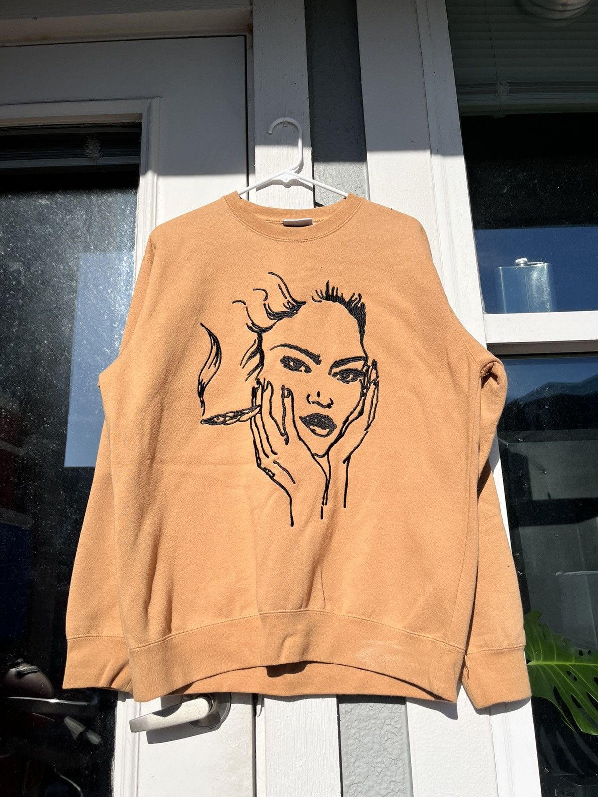 Obey Woman smoking medium obey sweatshirt Size US M / EU 48-50 / 2 - 1 Thumbnail