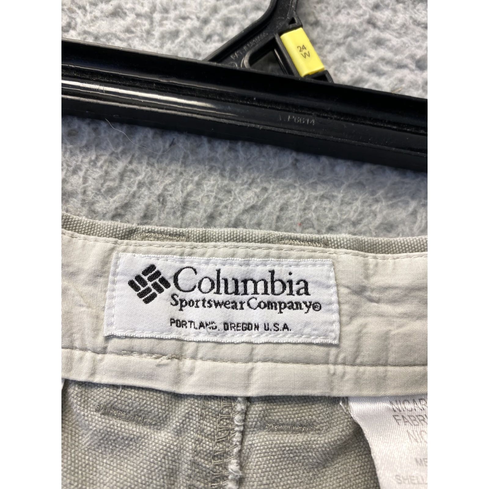 Vintage Columbia Mens Shorts Hiking Size 36 Cotton Tan/Light Green Zip Pockets 8in Inseam Regular Fit Outdoor Casual Size US 36 / EU 52 - 4 Thumbnail