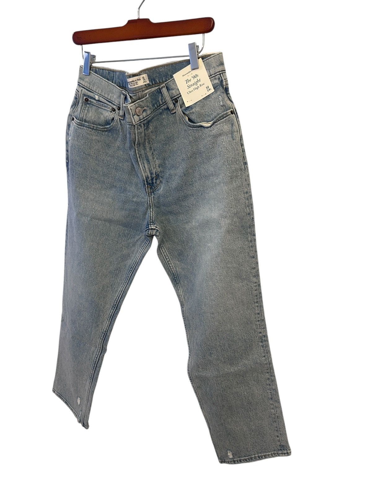 Abercrombie & Fitch Ultra High Rise Straight Jean 32 Short