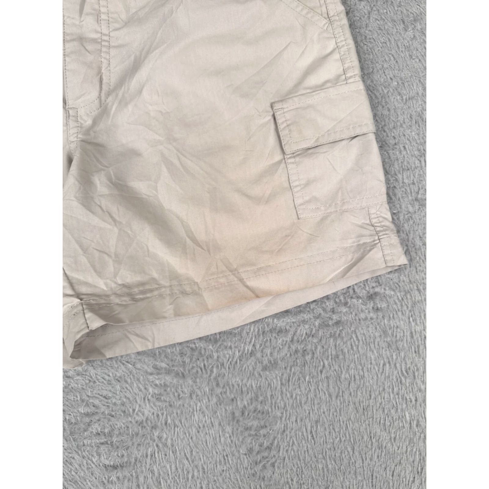 Vintage VINTAGE Columbia Shorts Womens Cargo Beige 4 28x5 Polyester Blend Hike Hiking Size 27" / US 4 / IT 40 - 2 Thumbnail