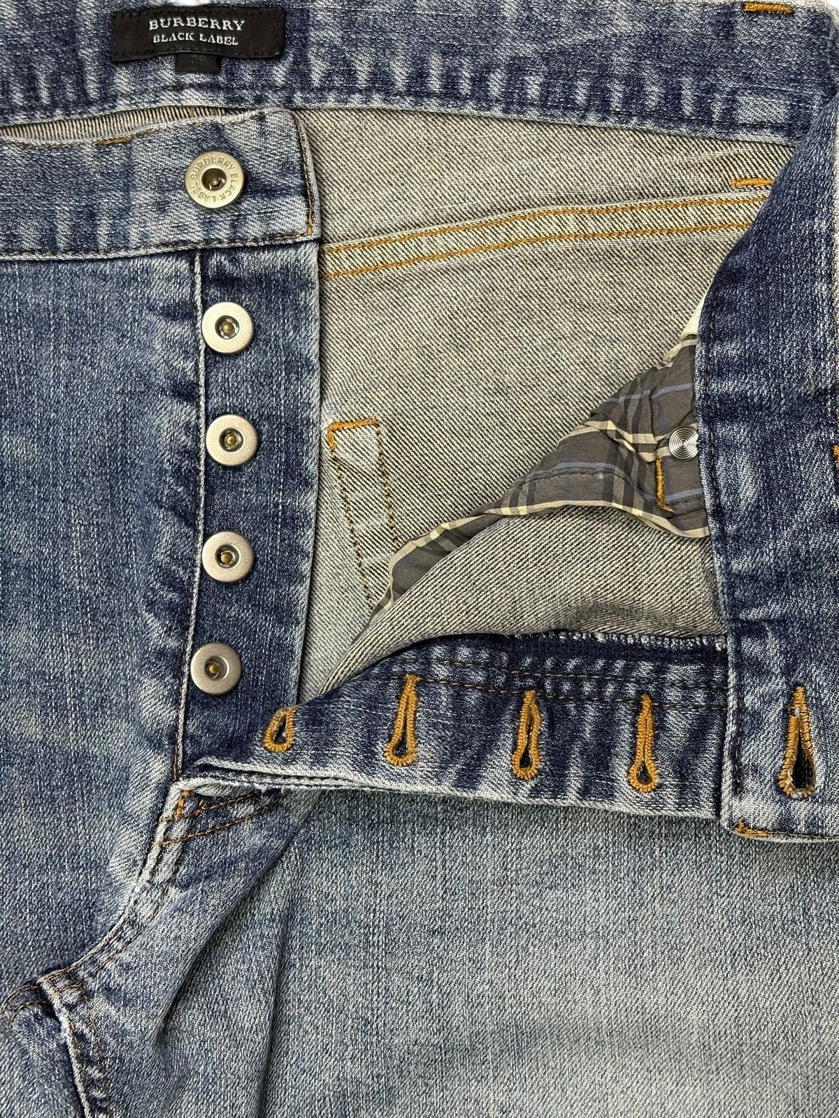Burberry Vintage Burberry Button Fly Faded Wash Distressed Jeans Size US 30 / EU 46 - 3 Thumbnail