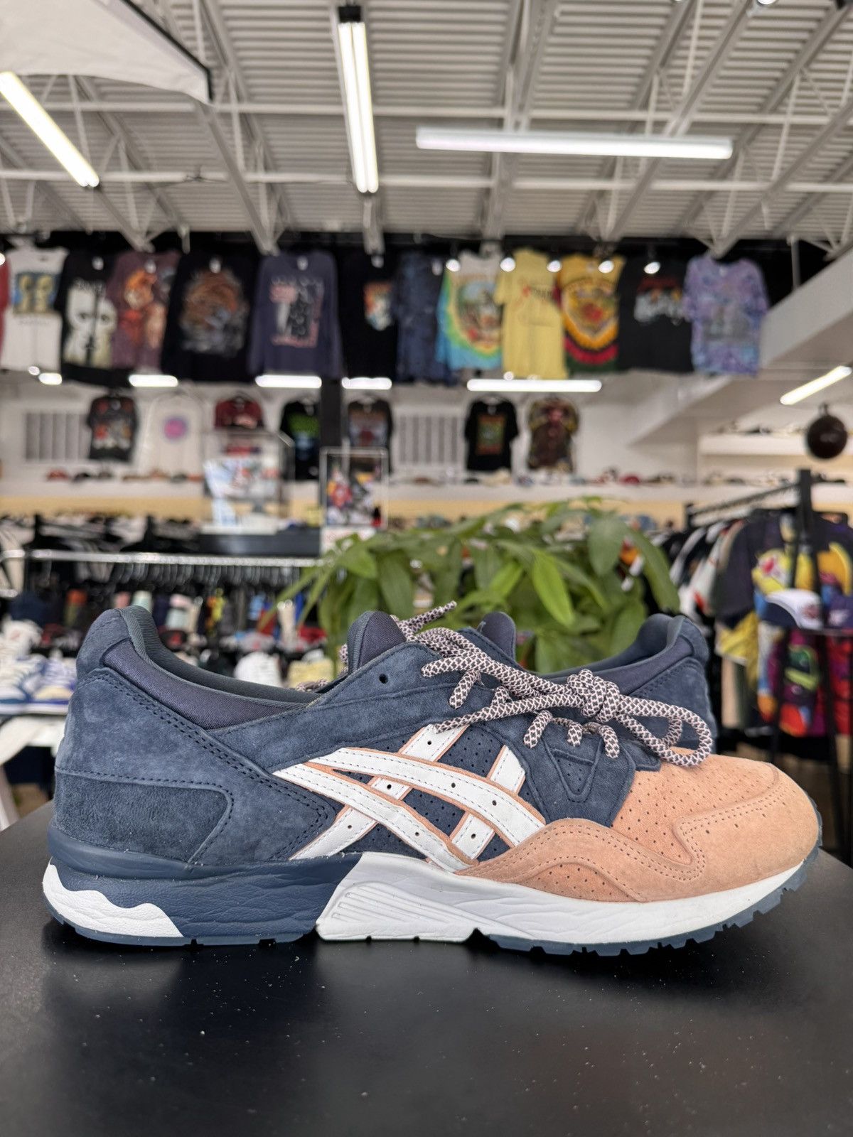 Asics × Kith ASICS Gel-Lyte V Kith Salmon Toe Size 10.5 (2021) Size US 10.5 / EU 43-44 - 3 Thumbnail
