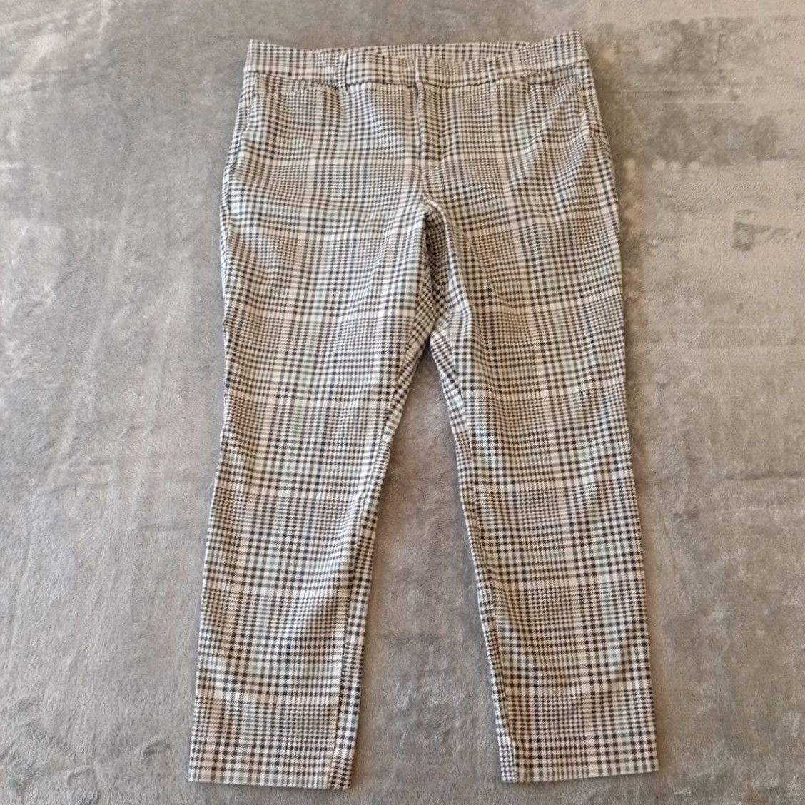 Old Navy VINTAGE? No — Old Navy Pixie Cropped Pants Womens Size 14 Gray Plaid Stretch Pockets 34x24.5 Size 36" / US 14 / IT 50 - 2 Thumbnail