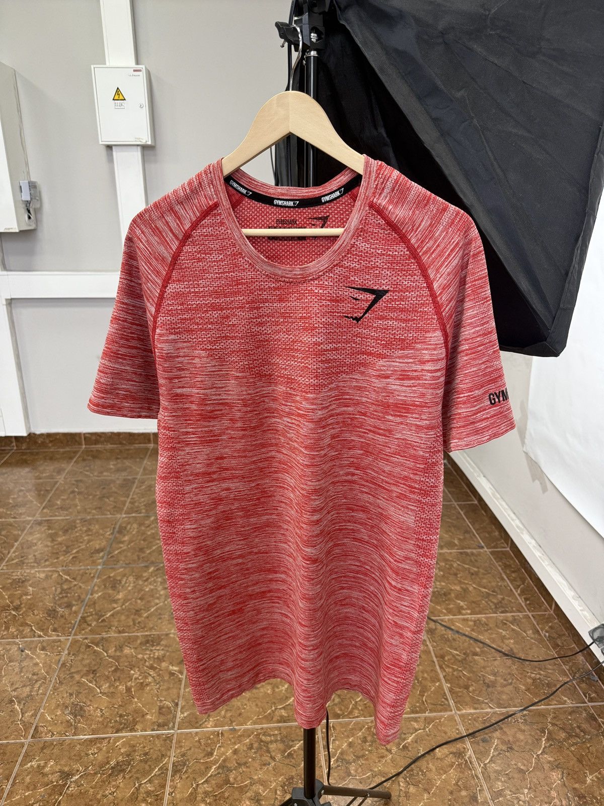  onyx 5.0 レッド S Gymshark ONYX 5.0 SEAMLESS LONG SLEEVE T-SHIRT BLACK/CARMINE RED