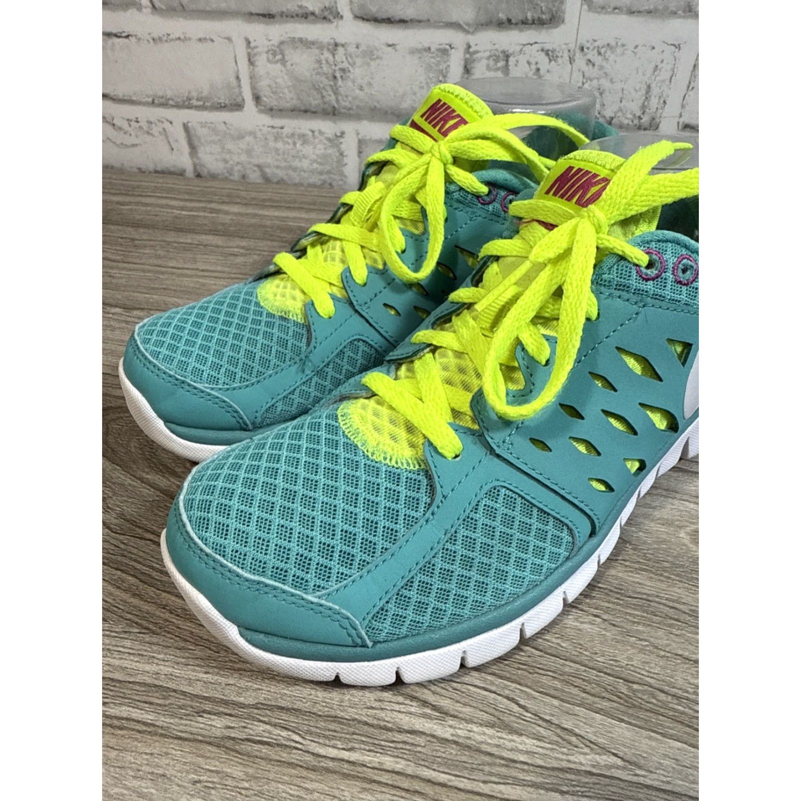 Nike Nike Flex 2013 Run Low Shoe Women 8 Blue Green Yellow 580440-300 Sneakers Size US 8 / IT 38 - 2 Thumbnail