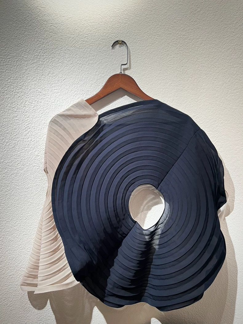 Issey Miyake Issey Miyake 3D Doughnut Reversible Top - dmc Size US M / EU 48-50 / 2 - 1 Thumbnail