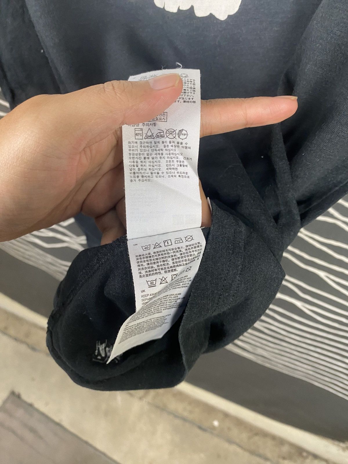Undercover × Uniqlo Vintage Uniqlo Undercover Tee Size US M / EU 48-50 / 2 - 7 Thumbnail