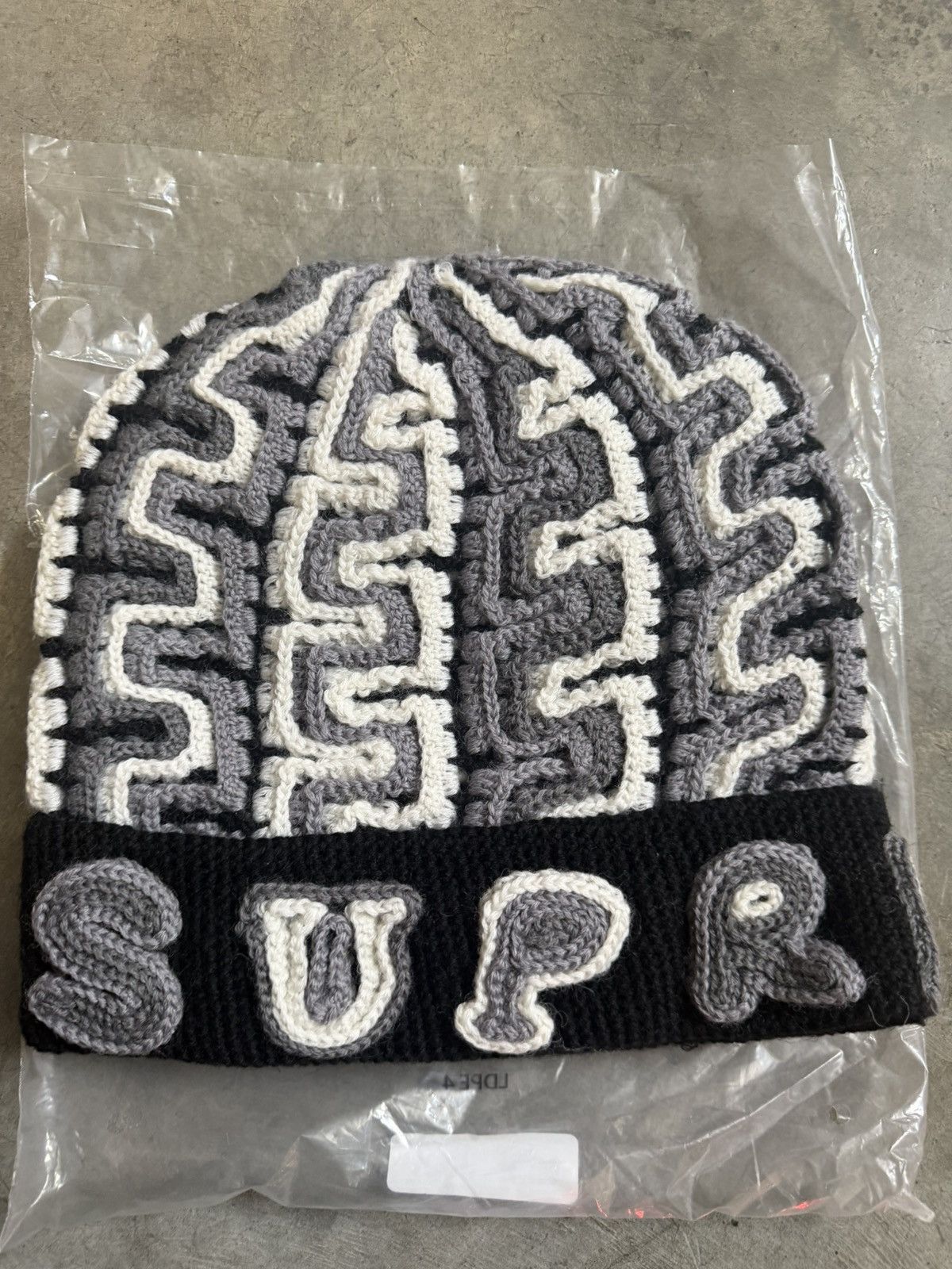 Supreme Supreme Yarn Appliqué Beanie ‘Black’ Size ONE SIZE - 6 Thumbnail