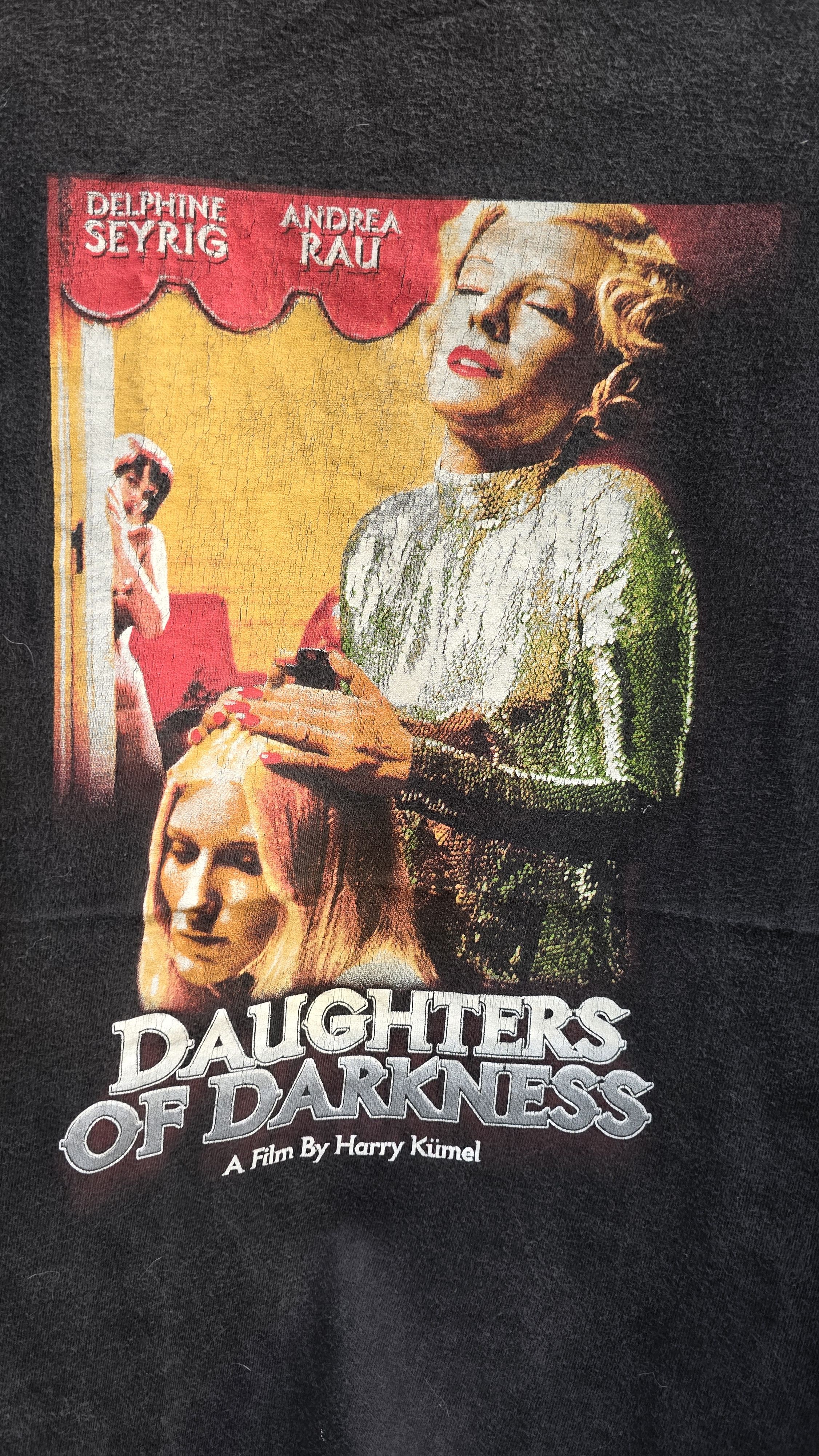 Expert Horror VINTAGE Y2K MOVIE DAUGHTER OF DARKNESS TSHIRT Size US M / EU 48-50 / 2 - 3 Thumbnail