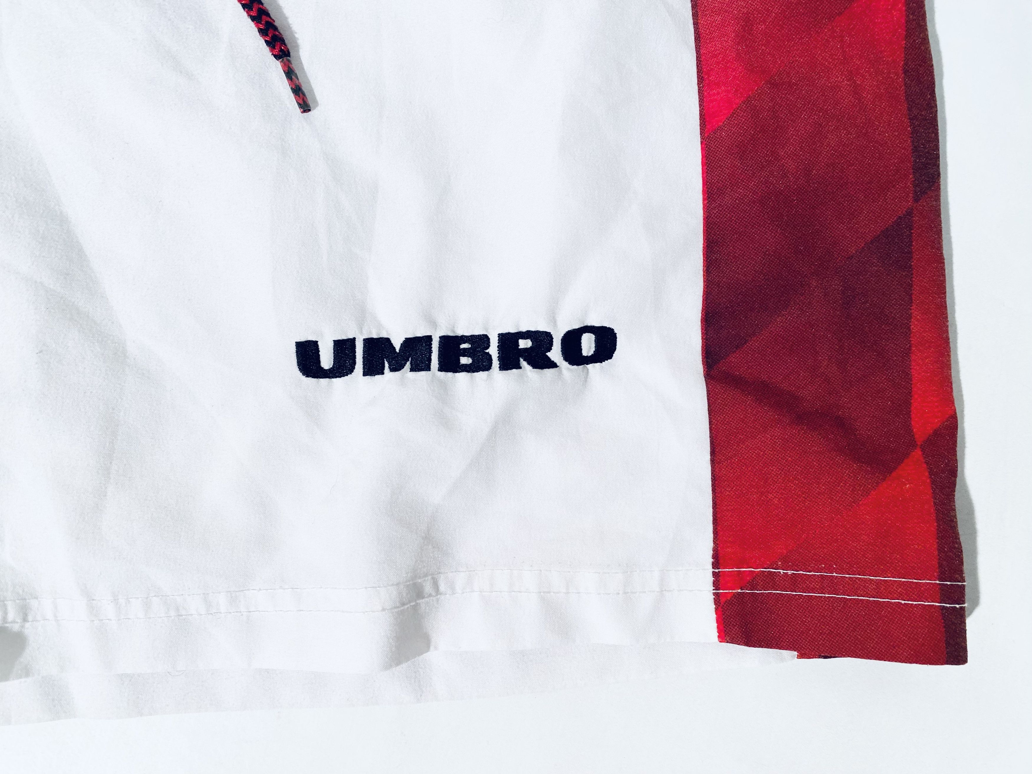 Umbro Manchester United Home Shorts 1996 1998 Size US 32 / EU 48 - 6 Thumbnail