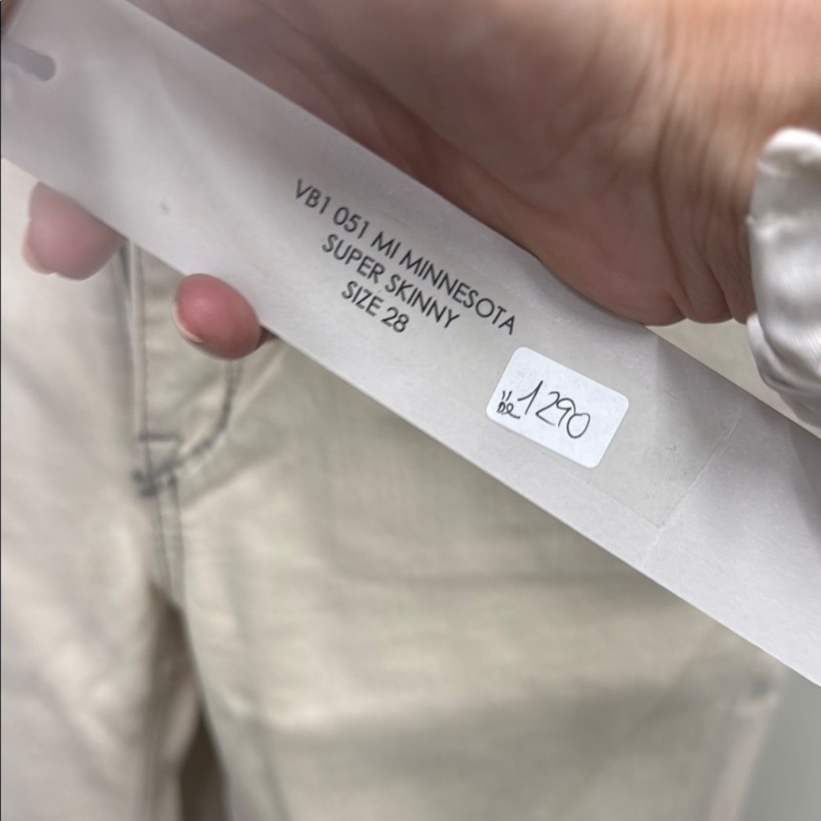 Victoria Beckham NWT Victoria Beckham cream women’s Skinny jeans Size 28 Size 28" / US 6 / IT 42 - 4 Thumbnail