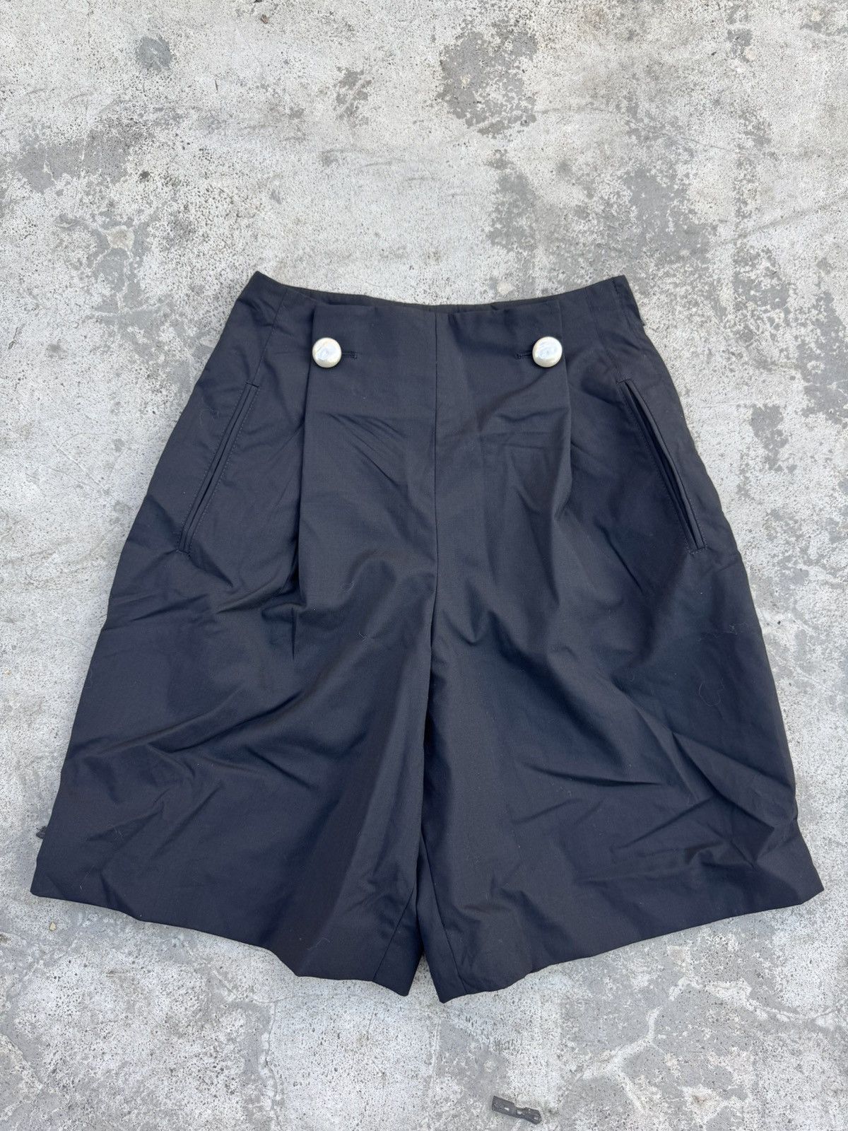 Louis Vuitton LOUIS VUITTON LV New Black Shorts Size 25" / US 0 / IT 36 - 1 Thumbnail
