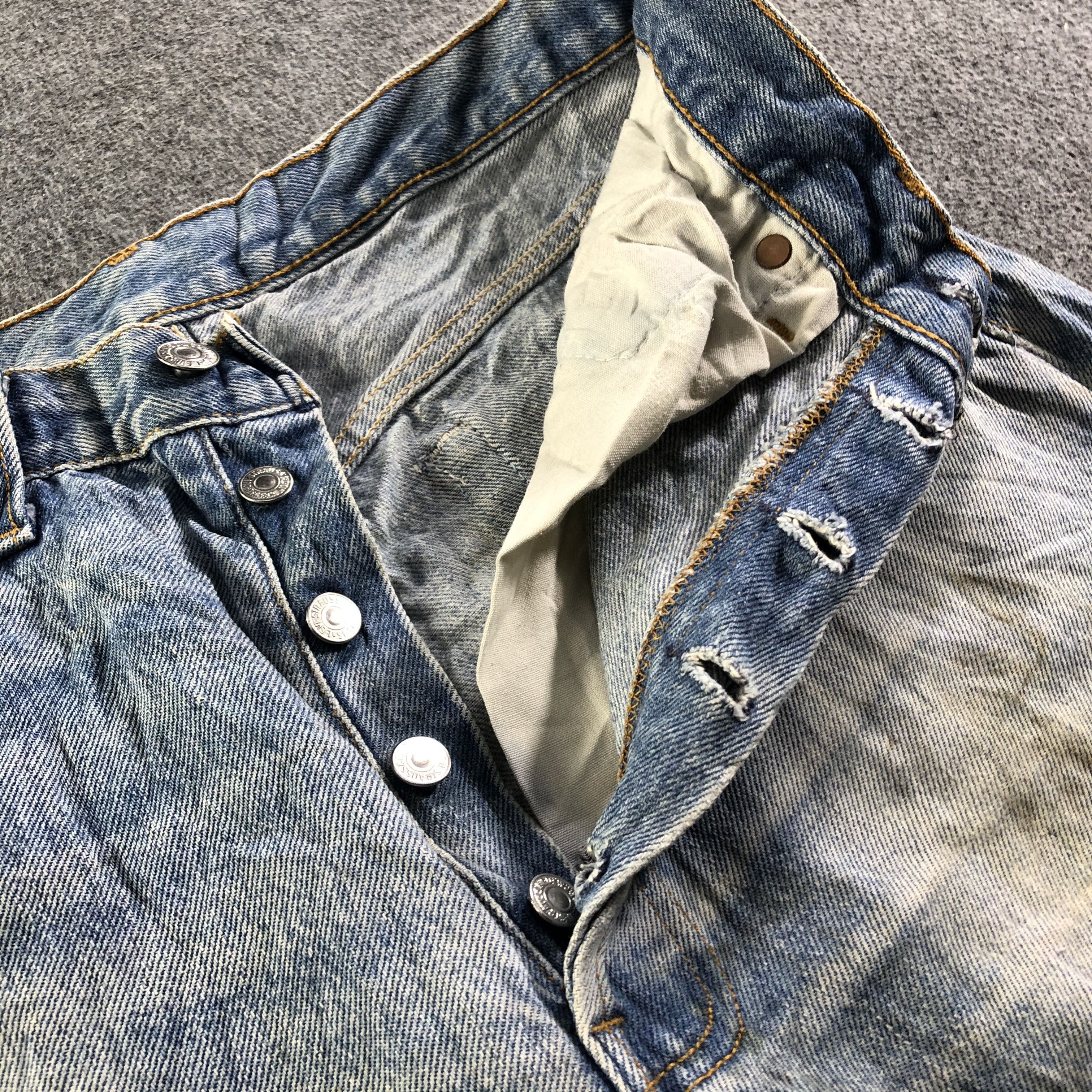 Levi's 90s Vintage Blue Wash Levis 501 Jeans-J3934 Size US 31 - 8 Thumbnail