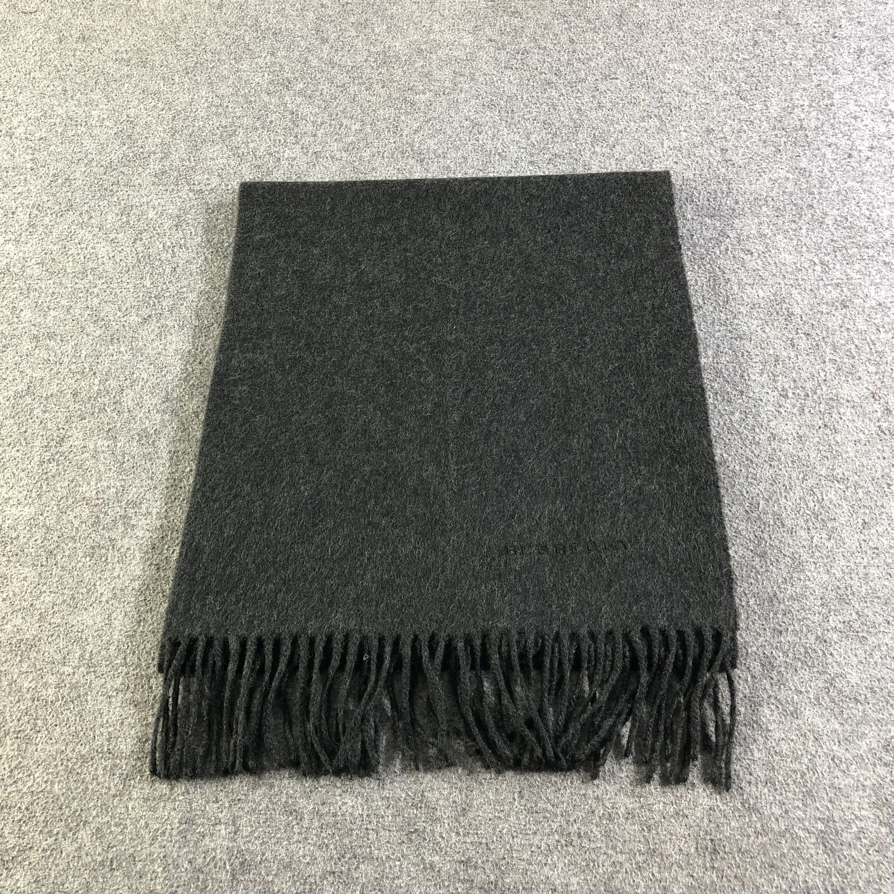 Burberry Burberry Plain Cashmere Scarf Muffler V2676 Size ONE SIZE - 3 Thumbnail