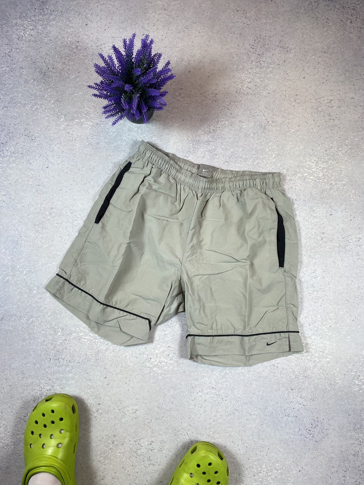 Nike × Vintage Vintage Nike Men’s Grey Shorts With Mini Logo Size Large Size US 34 / EU 50 - 1 Thumbnail