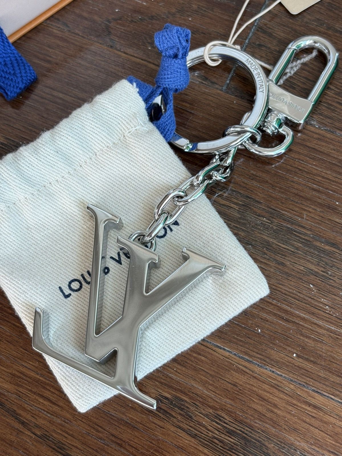 Louis Vuitton Louis Vuitton LV Initials Logo Keychain Charm Size ONE SIZE - 6 Thumbnail