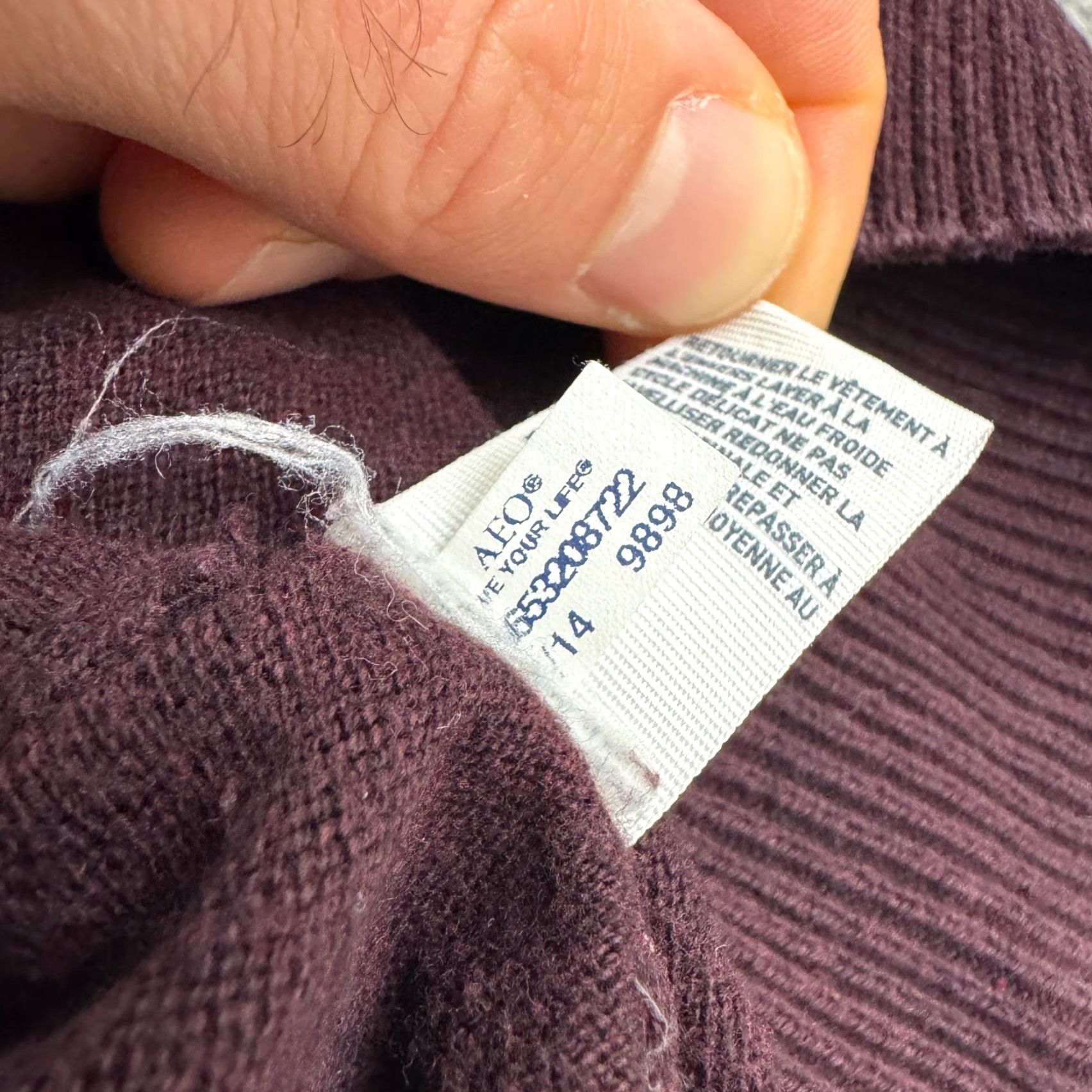 American Eagle Outfitters American Eagle Outfitters Sweater Shirt Mens M V-Neck Knit Pullover Maroon Red Solid Classic Preppy Knitwear Casual Scarf? Size US M / EU 48-50 / 2 - 6 Thumbnail