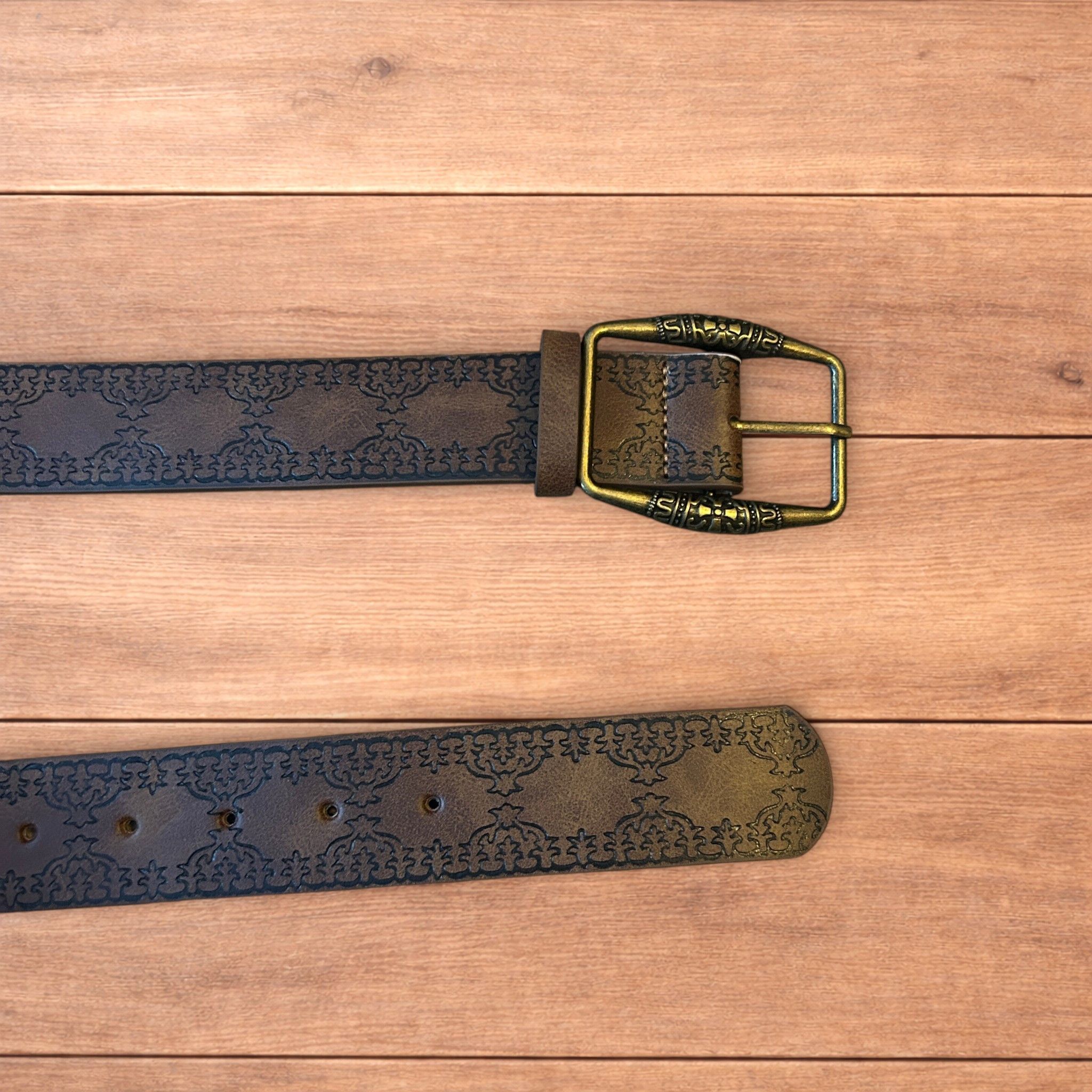 Japanese Brand Faux leather western cowboy belt in brown with bronze trim. Size ONE SIZE - 2 Thumbnail