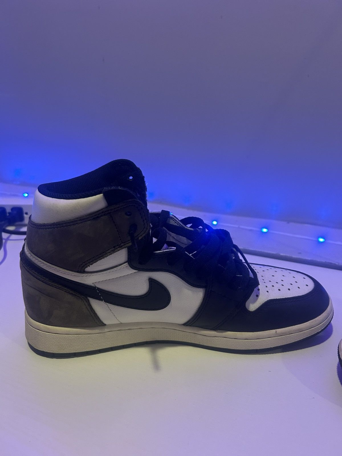 Jordan Brand × Nike Jordan 1 "Mocha" Size US 9 / EU 42 - 5 Thumbnail