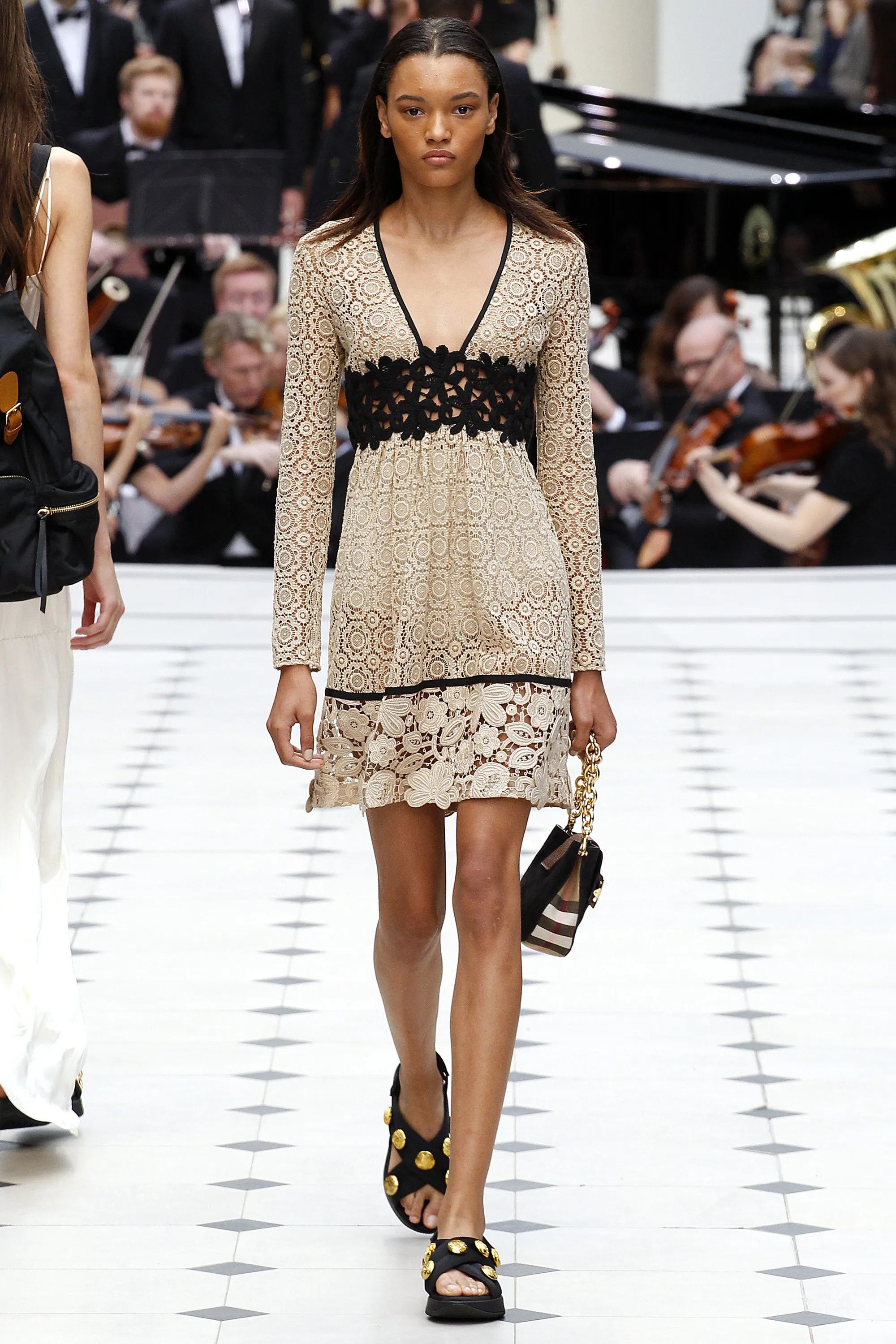 Burberry Burberry, SS16 Cocktail midi dress in beige lace Size M / US 6-8 / IT 42-44 - 7 Thumbnail