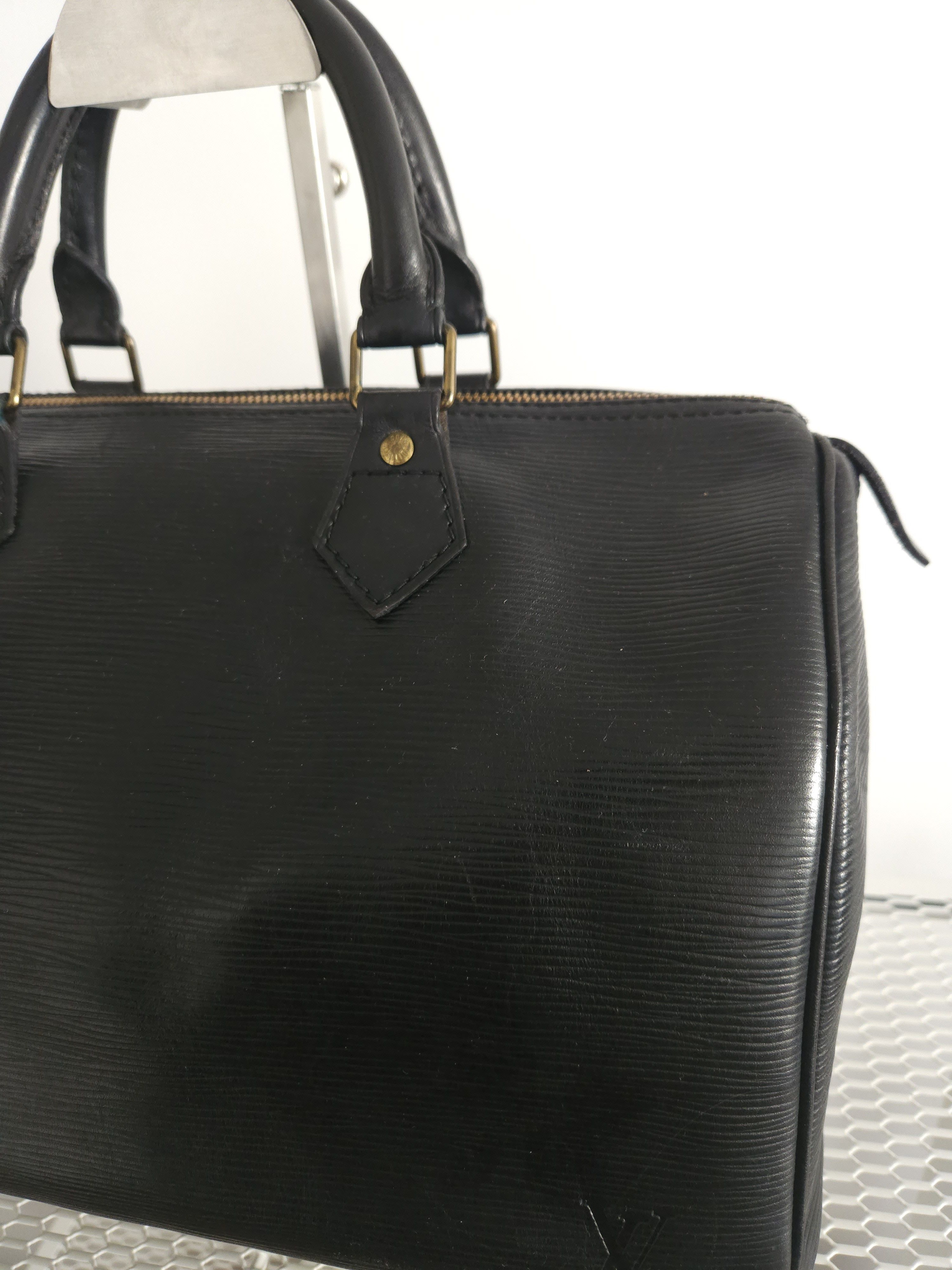 Louis Vuitton Vtg 80s Louis Vuitton epi leather speedy 30 mini boston bag Size ONE SIZE - 9 Thumbnail