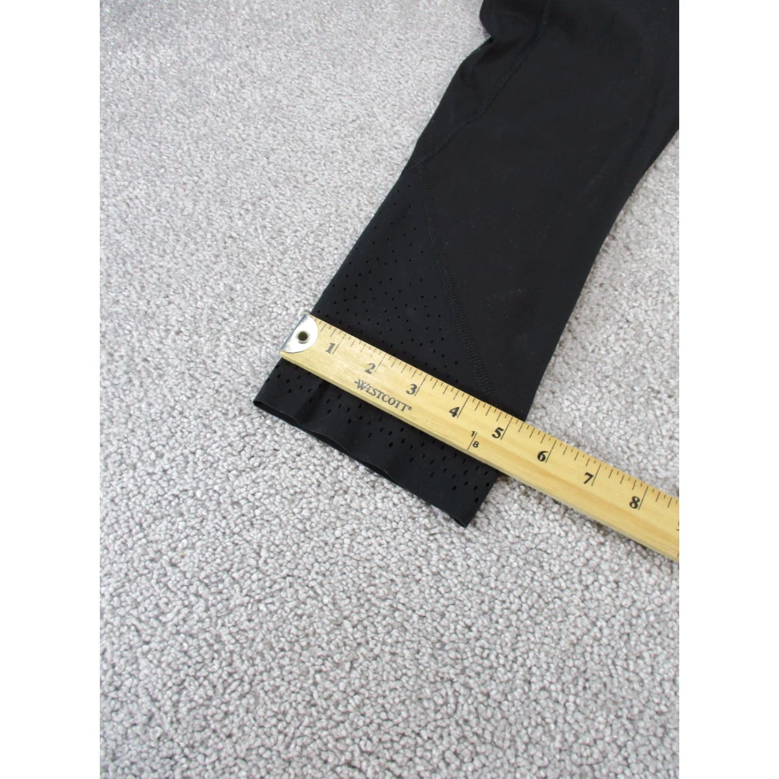 Lululemon VINTAGE Lululemon Leggings Womens 6 Crop Black Solid Yoga Athleisure Size 28" / US 6 / IT 42 - 4 Thumbnail