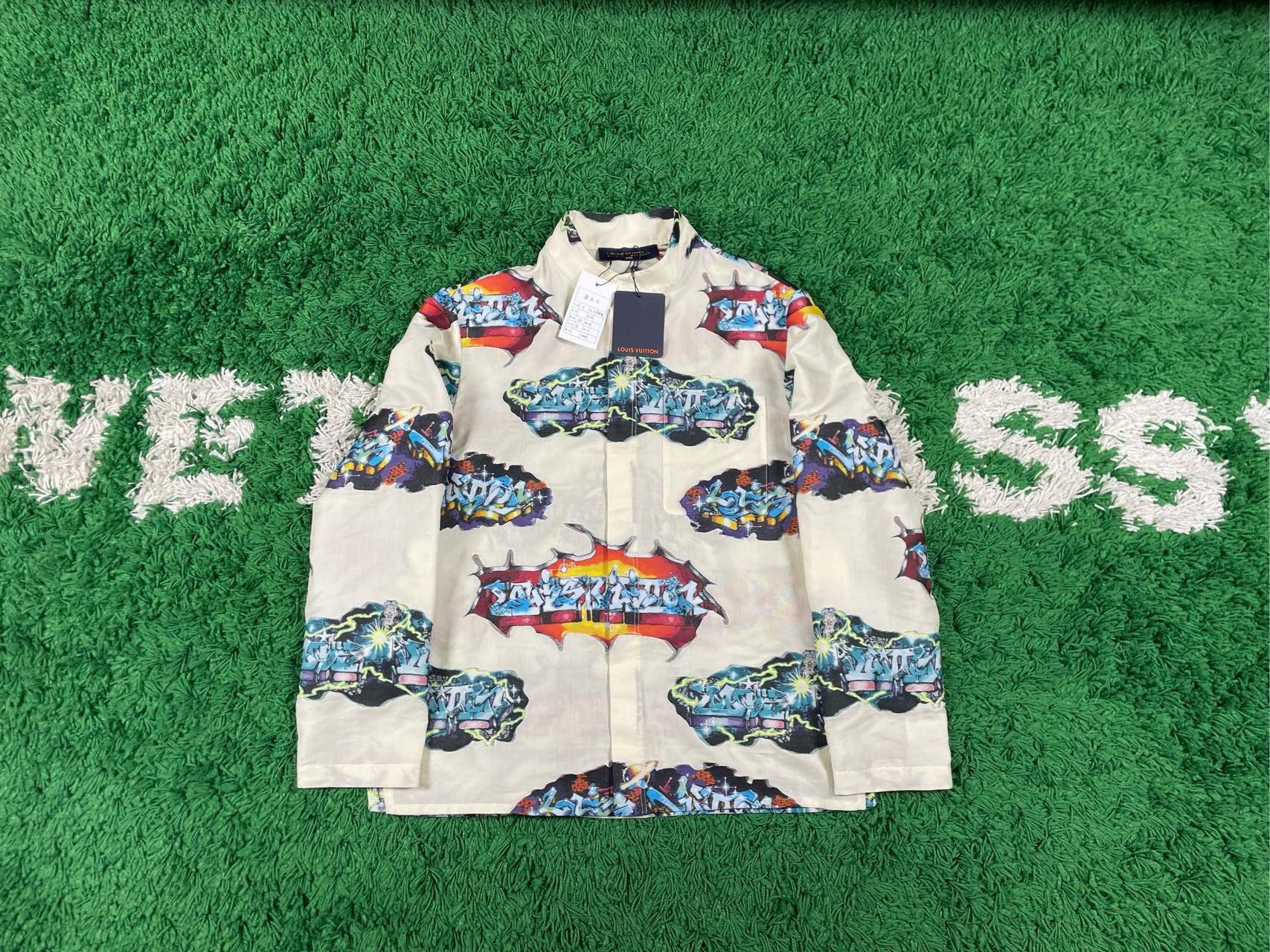 Louis Vuitton Louis Vuitton Graffiti Long Sleeve Shirt Size US S / EU 44-46 / 1 - 1 Thumbnail
