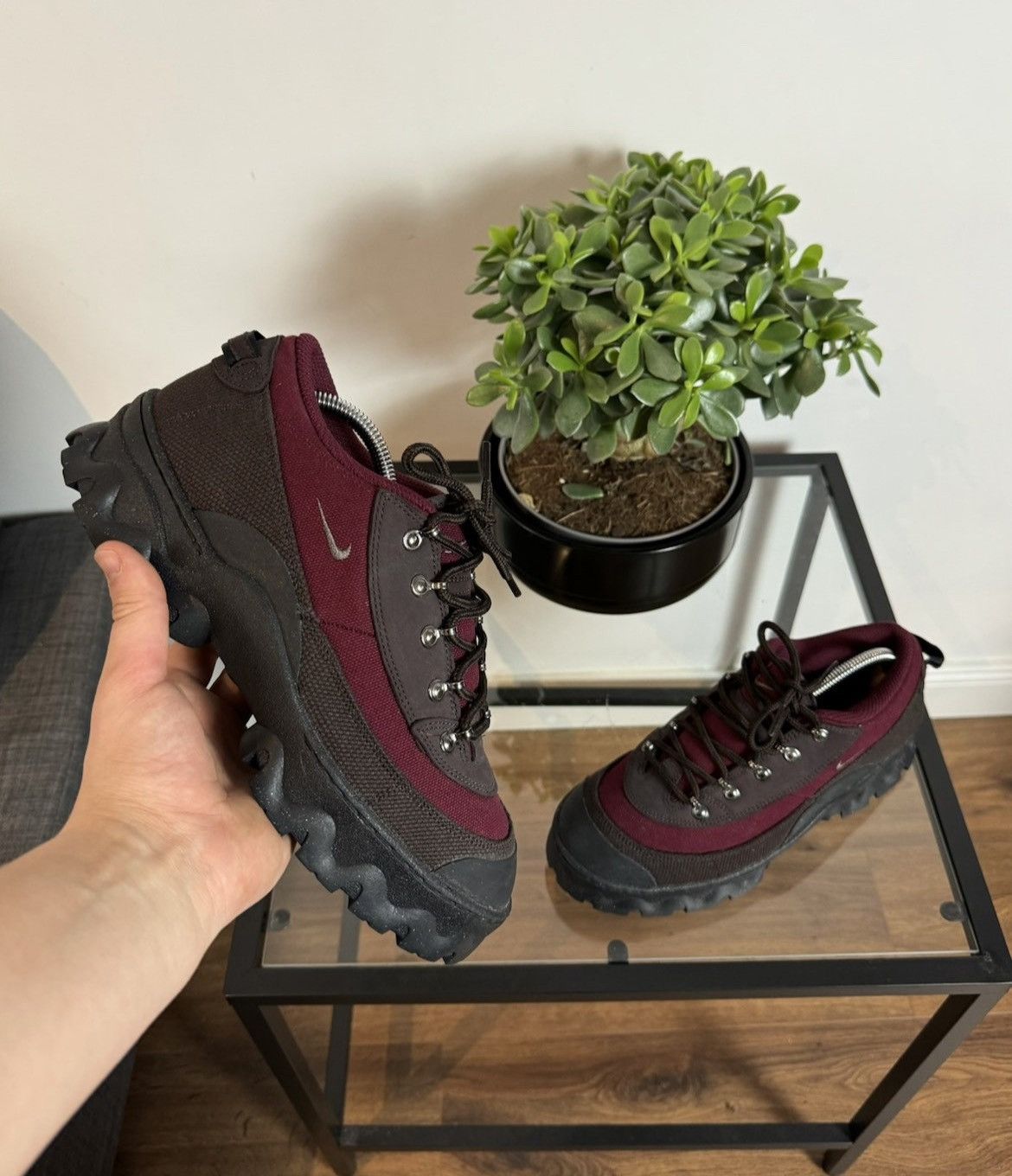 image of Nike Lahar Streetwear Outdoor Gorpcore Y2K Drip Casual Style Shoes in Red, Men's (Size 7)