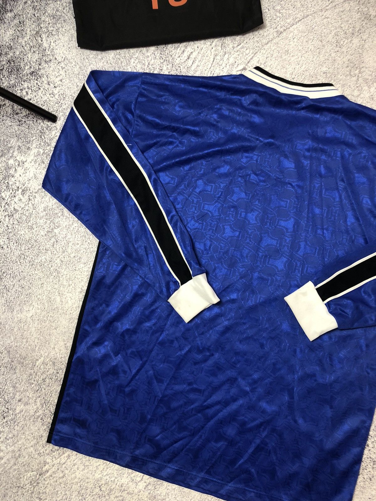 Vintage Men’s football long sleeve uhisport size Xl Size US XL / EU 56 / 4 - 8 Thumbnail