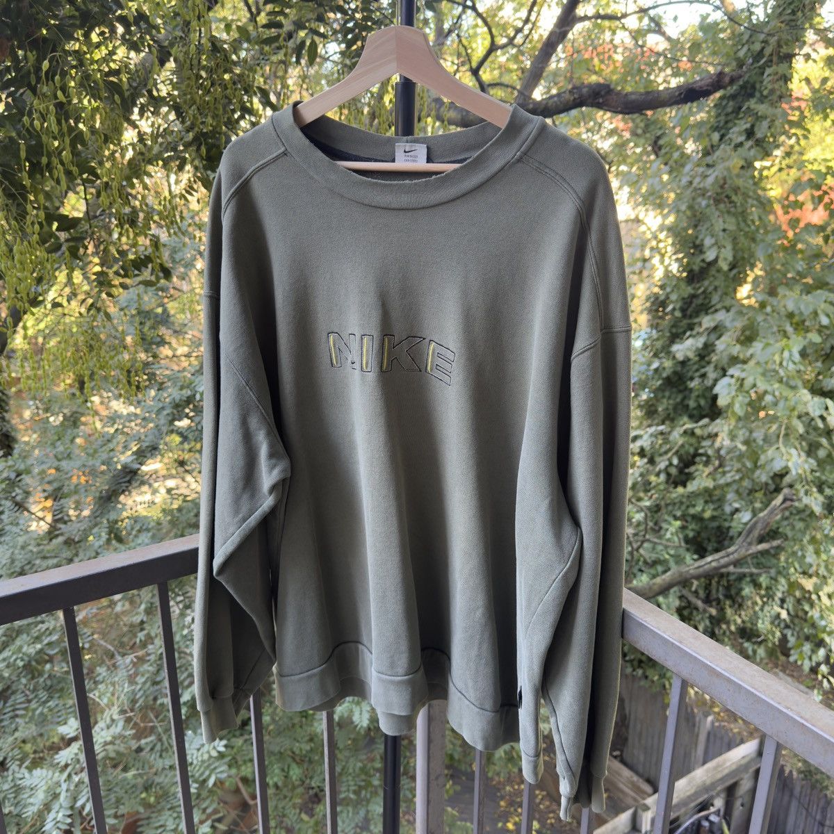 Nike Thrashed Faded 90s Nike Green Logo Sweatshirt ERD Grunge Size US XL / EU 56 / 4 - 4 Thumbnail