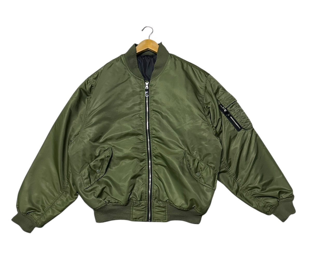 Uniqlo type ma-1 bomber jacket