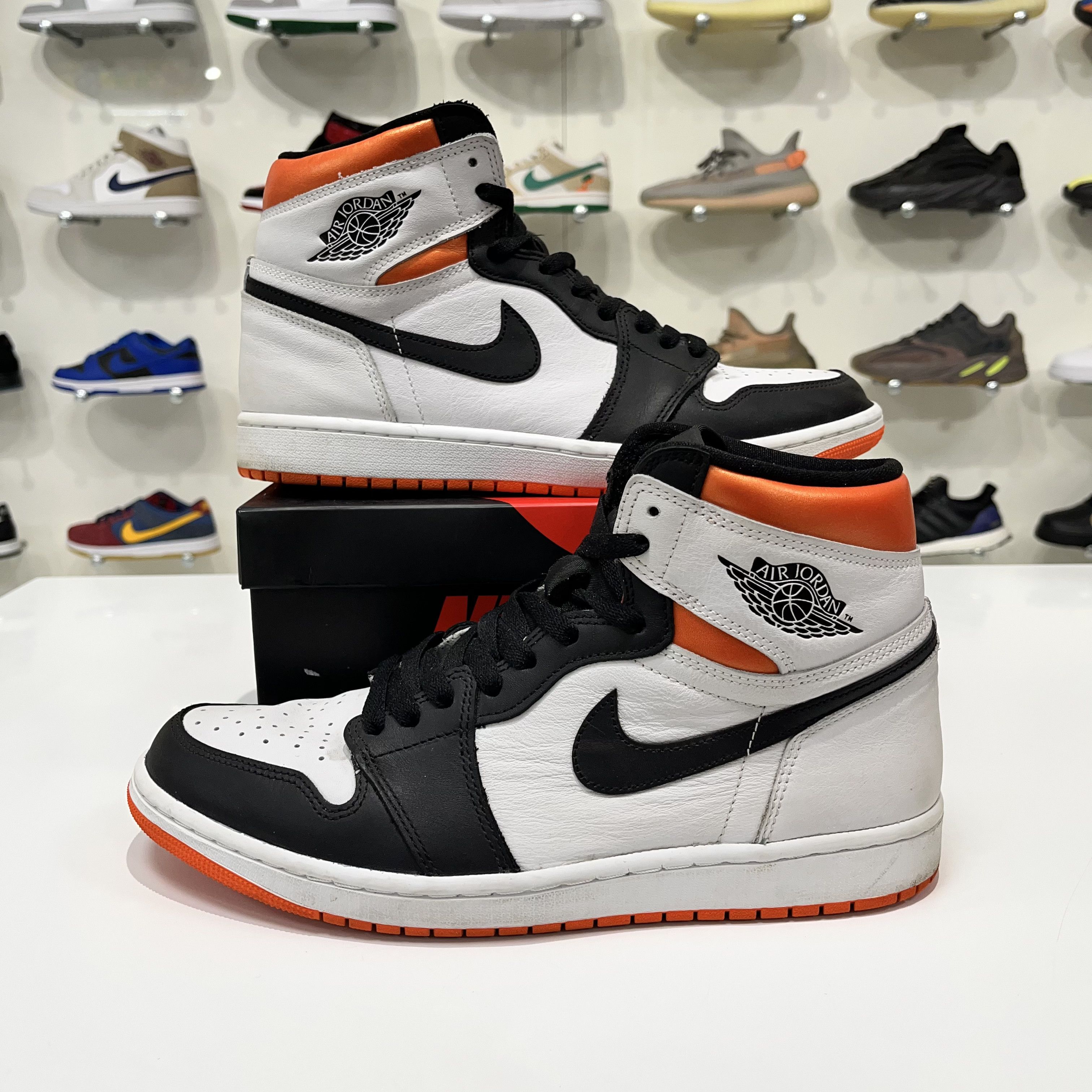 Nike Air Jordan 1 Retro High Electro Orange Size US 10.5 / EU 43-44 - 1 Thumbnail